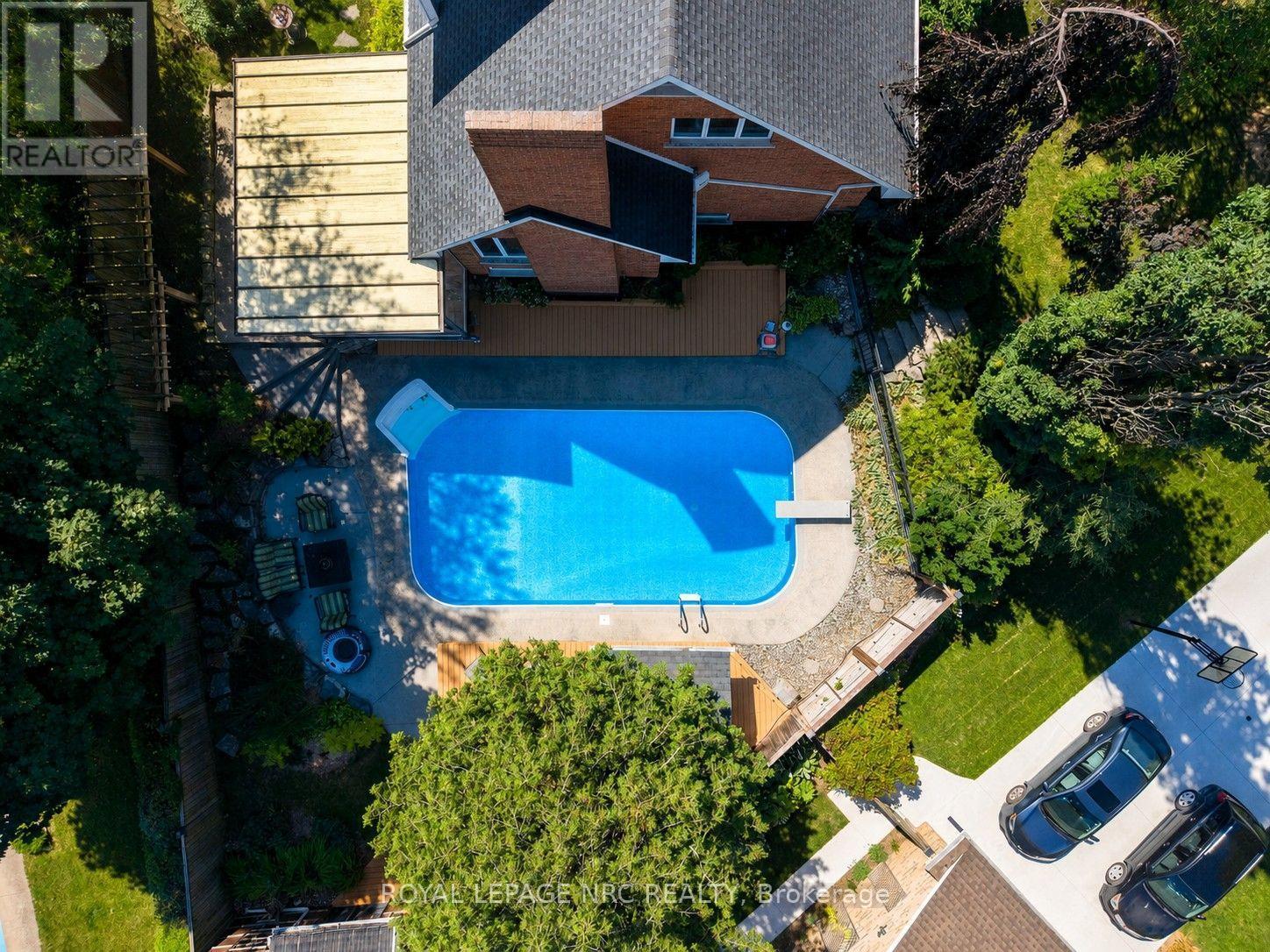 












15 PETRONELLA PARKWAY

,
Pelham (Fonthill),




Ontario
L0S1E0

