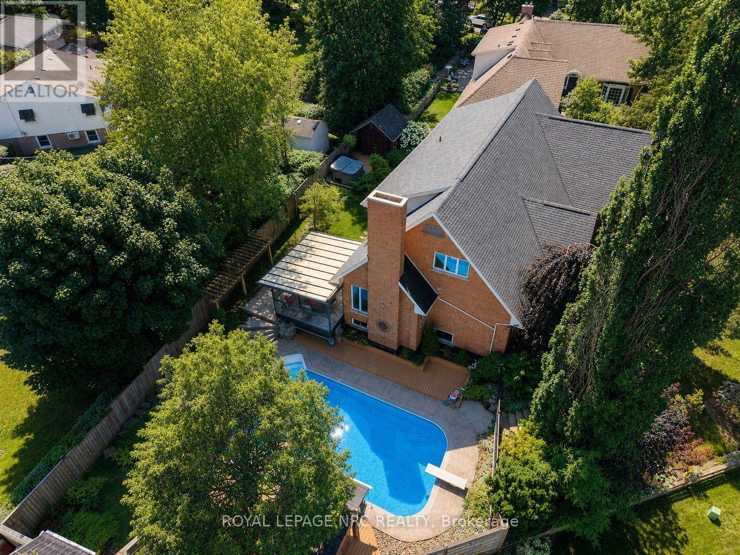 












15 PETRONELLA PARKWAY

,
Pelham (Fonthill),




Ontario
L0S1E0

