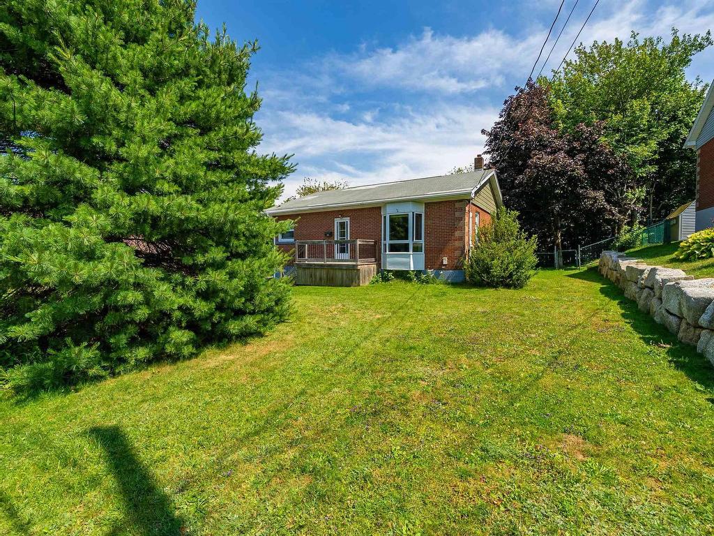 












14 Birchfield Crescent

,
Spryfield,




NS
B3R 2E7

