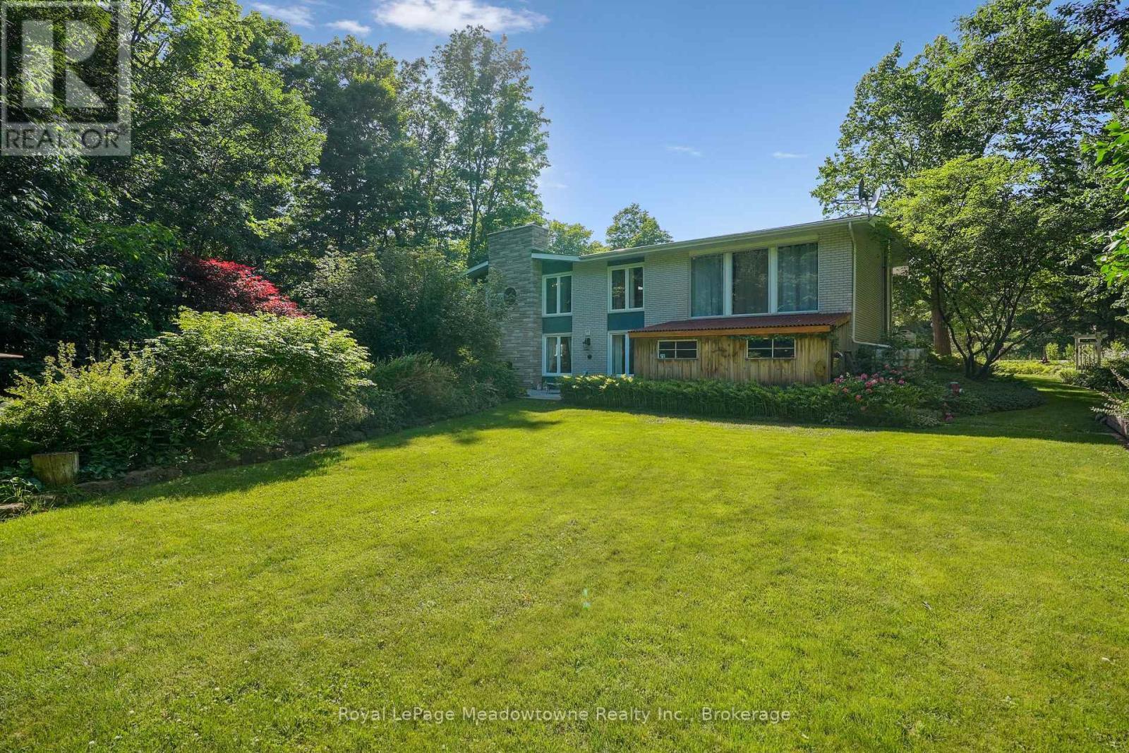 












9878 15 SIDE ROAD

,
Halton Hills (ES Rural Esquesing),




Ontario
L9T2X9


