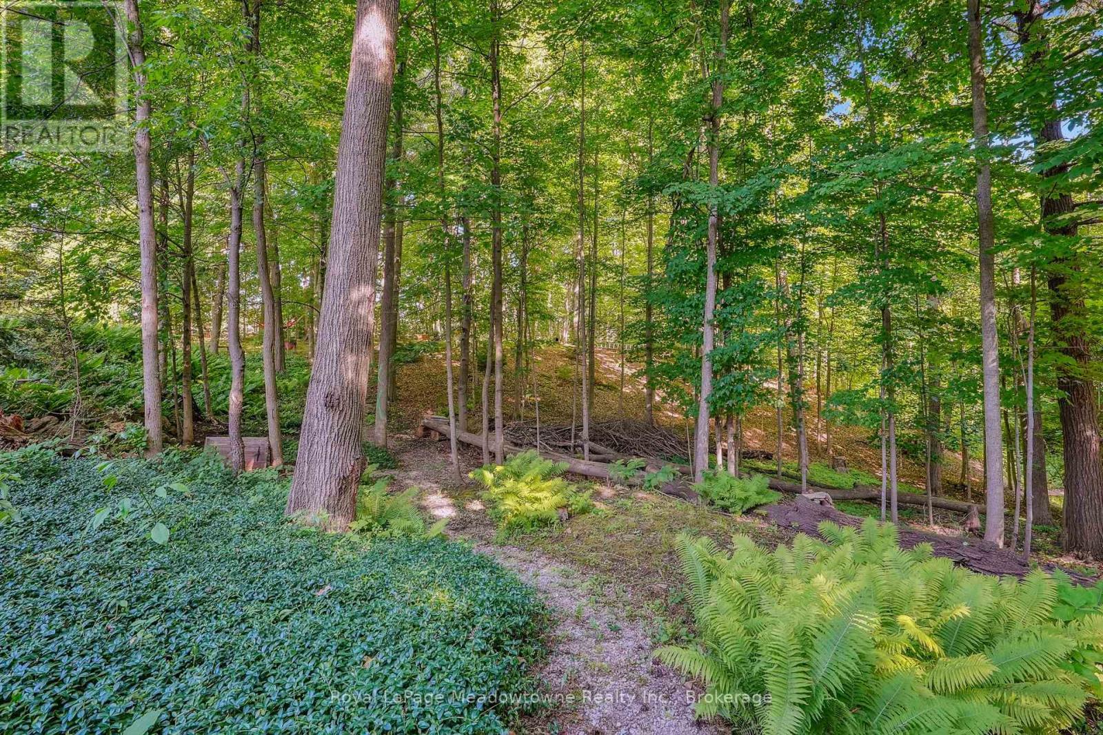












9878 15 SIDE ROAD

,
Halton Hills (ES Rural Esquesing),




Ontario
L9T2X9

