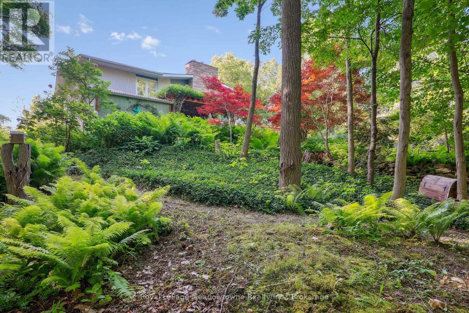 












9878 15 SIDE ROAD

,
Halton Hills (ES Rural Esquesing),




Ontario
L9T2X9

