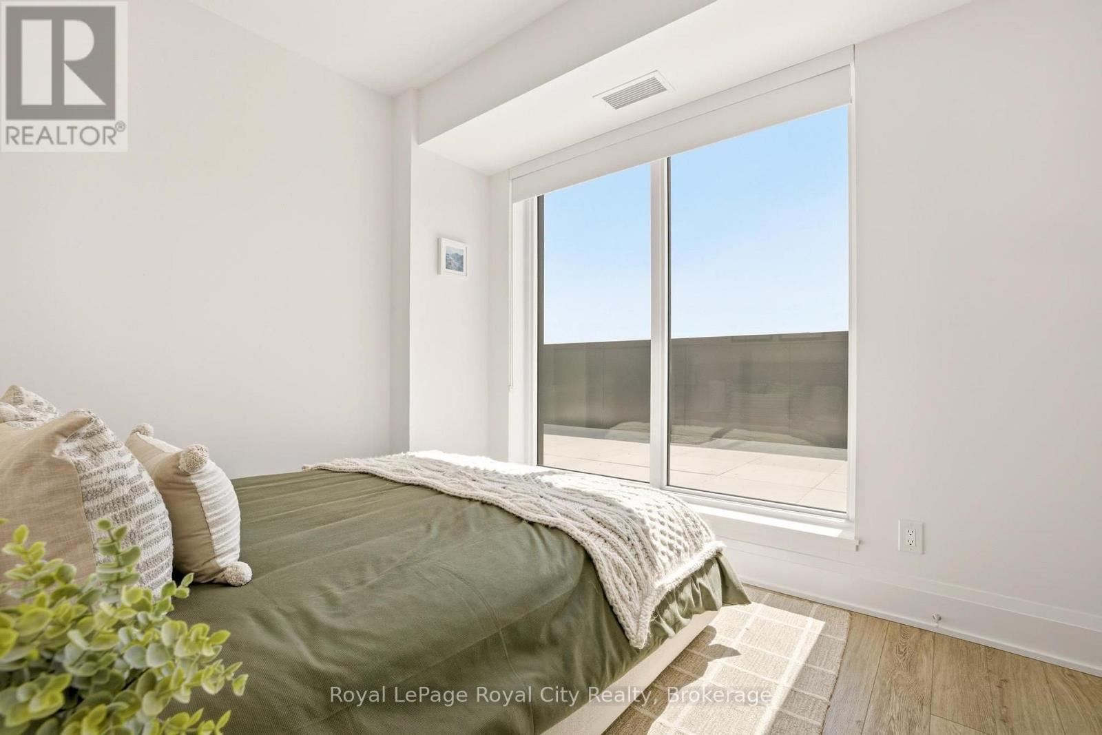 












604 - 3071 TRAFALGAR ROAD

,
Oakville (JM Joshua Meadows),




Ontario
L6H8C6

