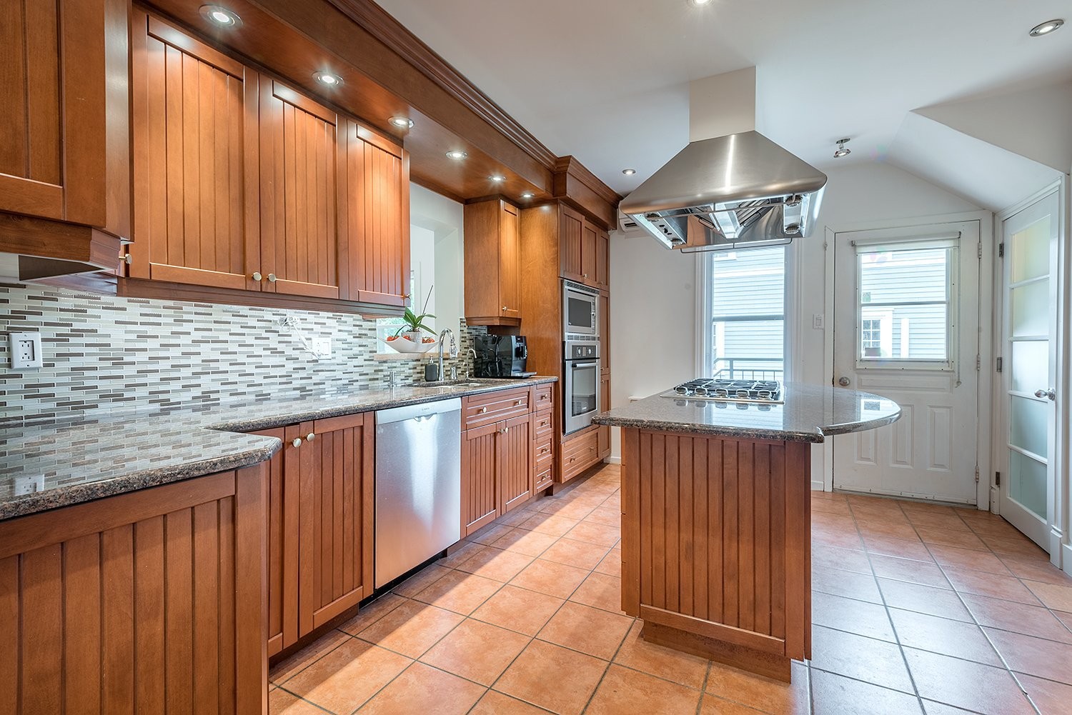 









355


Av. Edison

,
Saint-Lambert,




QC
J4R2P8

