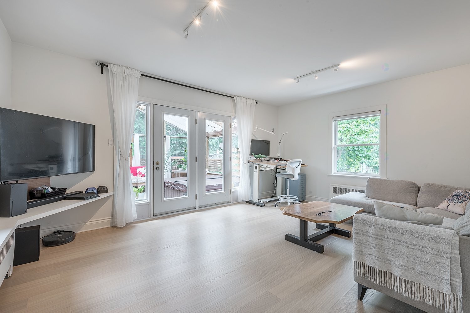 









355


Av. Edison

,
Saint-Lambert,




QC
J4R2P8


