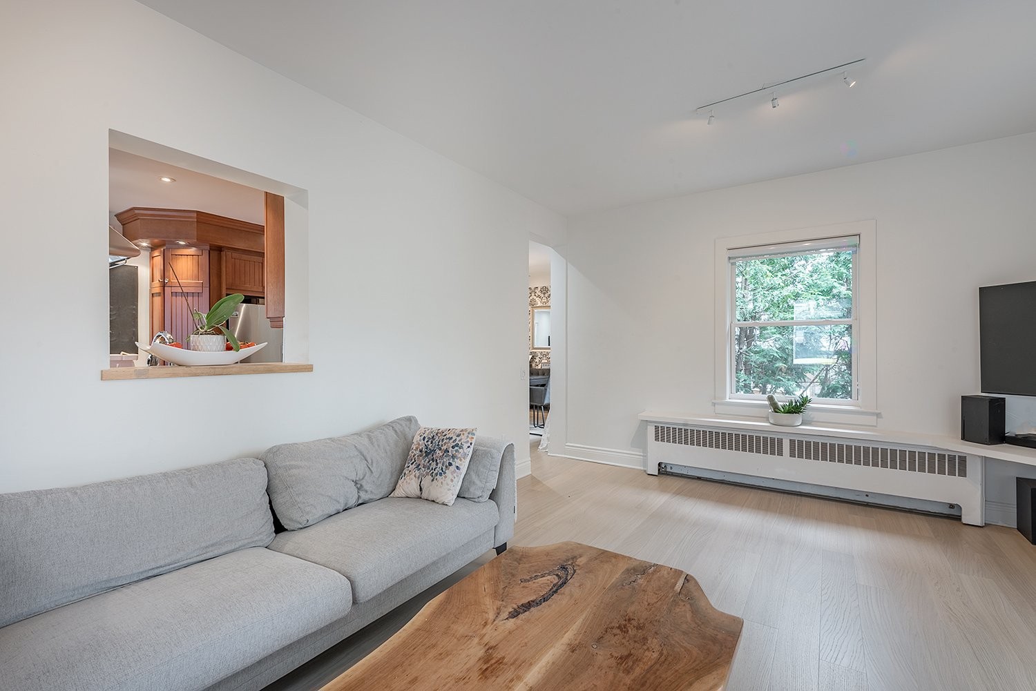 









355


Av. Edison

,
Saint-Lambert,




QC
J4R2P8

