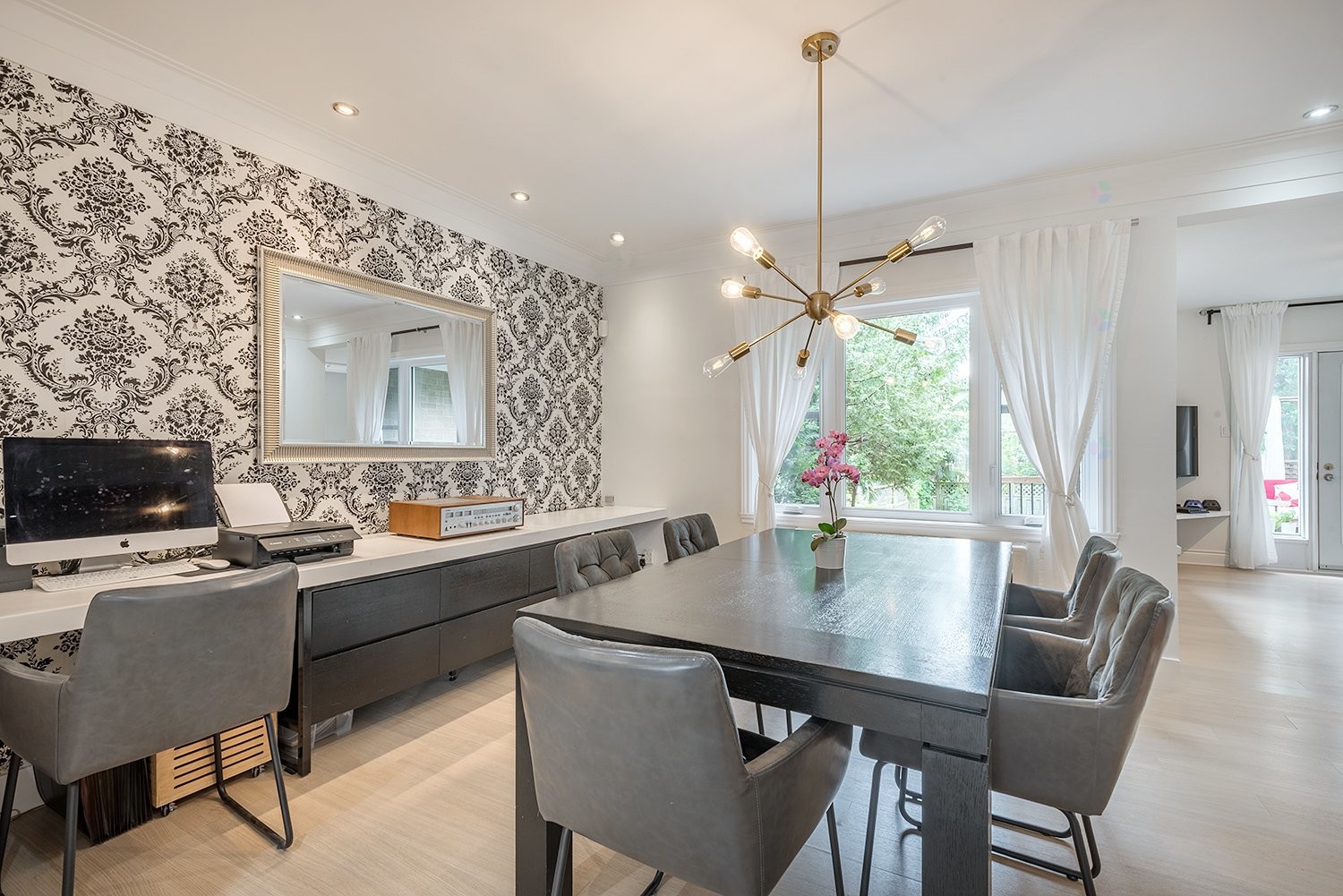 









355


Av. Edison

,
Saint-Lambert,




QC
J4R2P8

