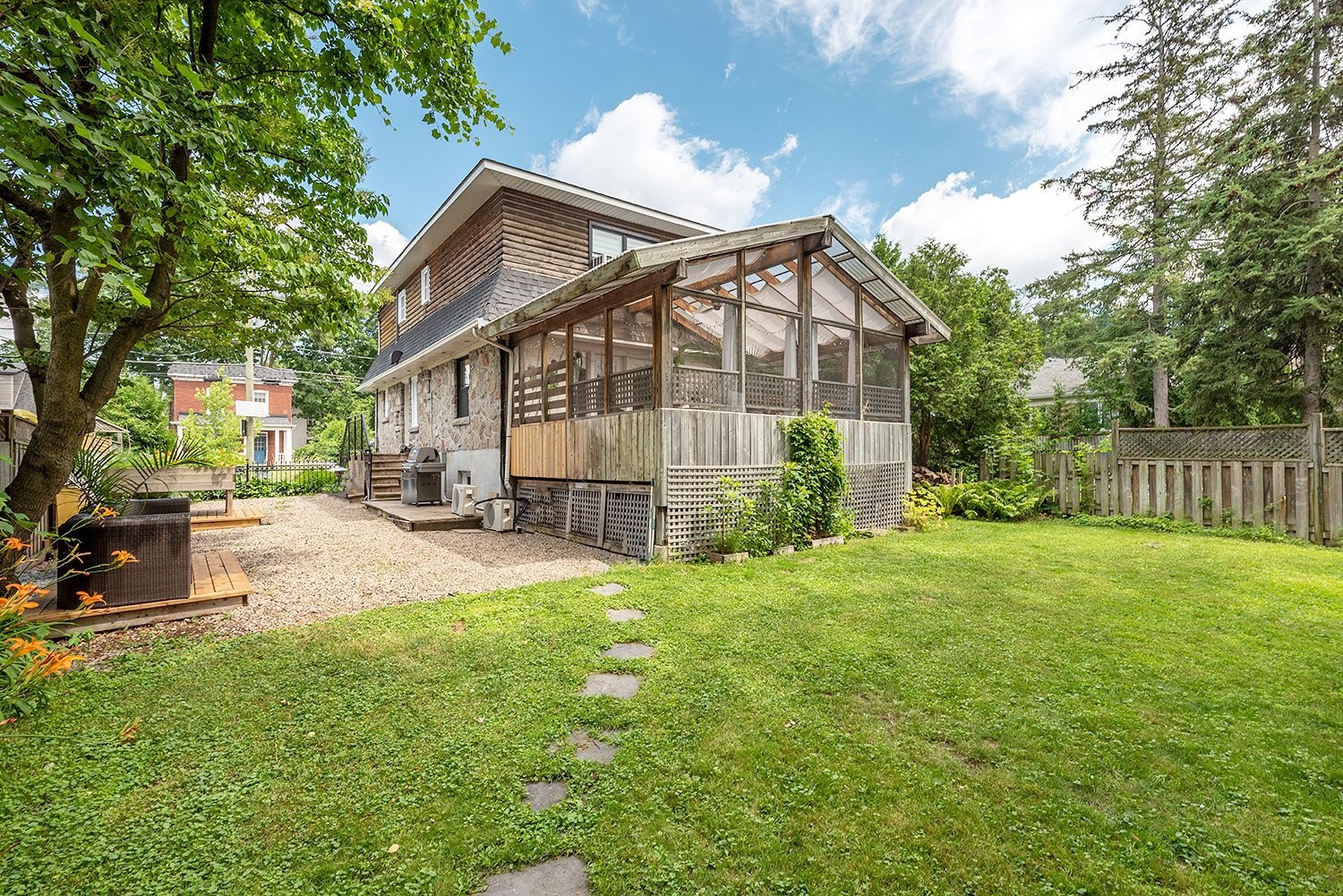 









355


Av. Edison

,
Saint-Lambert,




QC
J4R2P8

