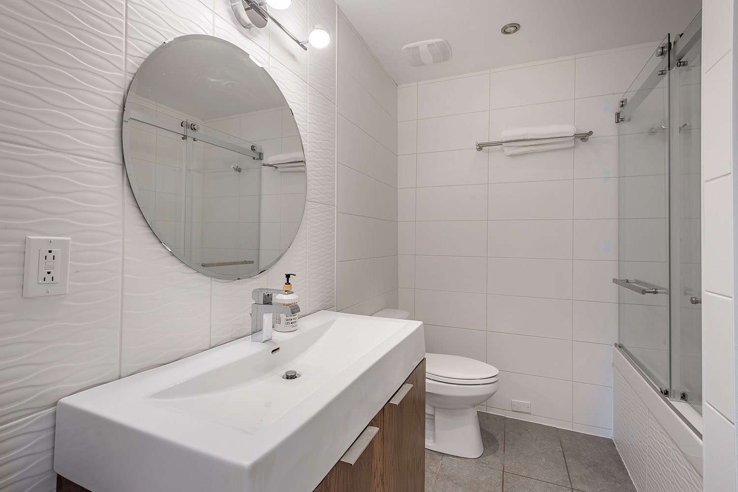









355


Av. Edison

,
Saint-Lambert,




QC
J4R2P8


