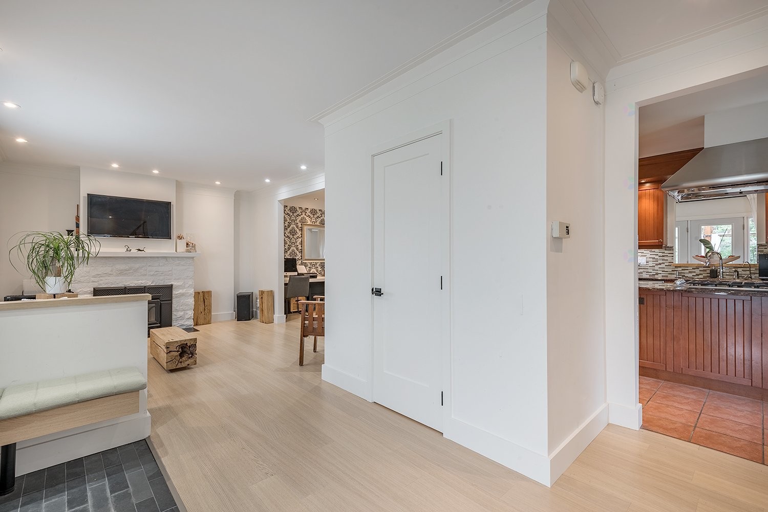 









355


Av. Edison

,
Saint-Lambert,




QC
J4R2P8

