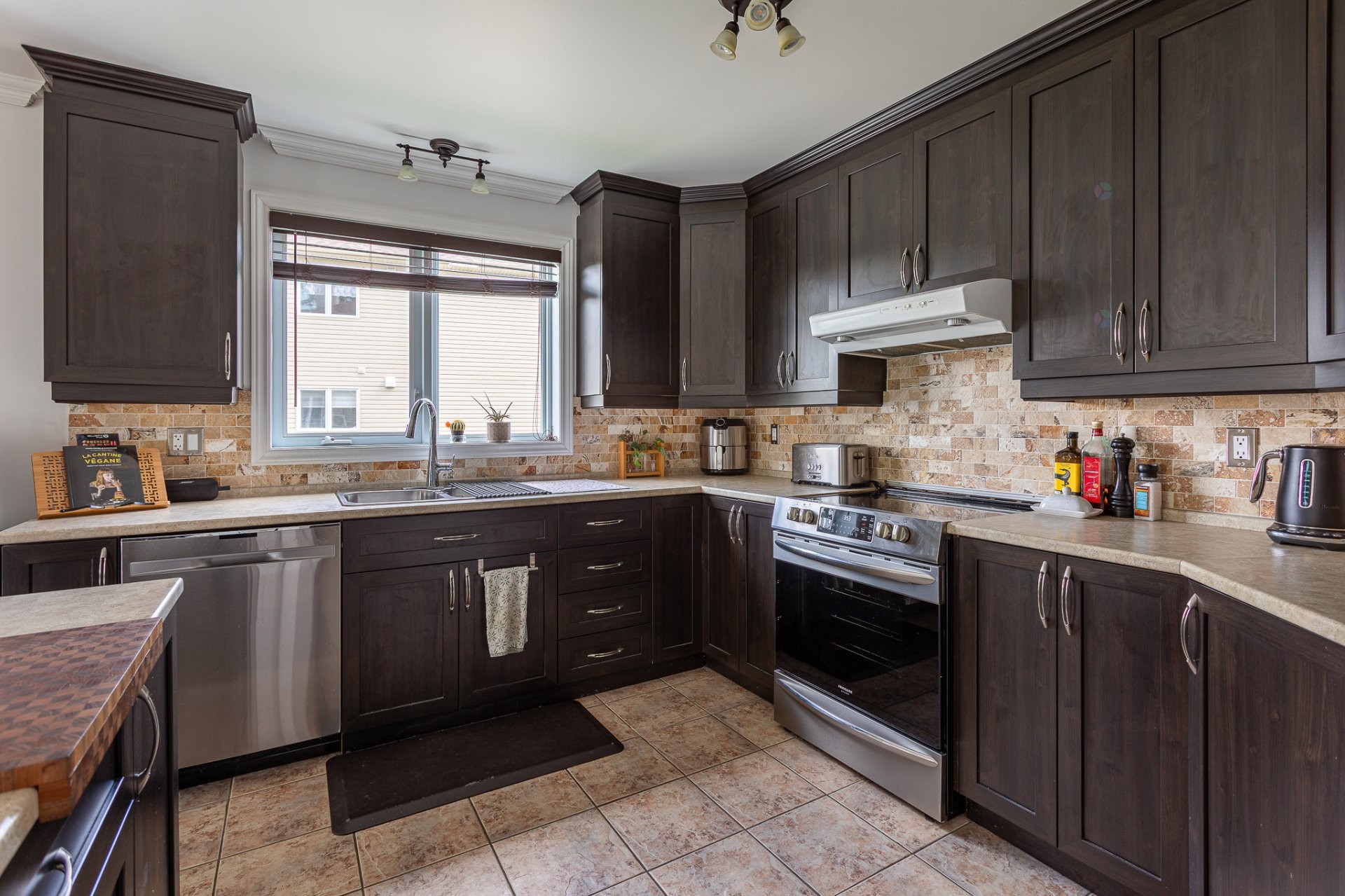 









17930


Rue Beaupré

, 6,
Bécancour,




QC
G9H0B8

