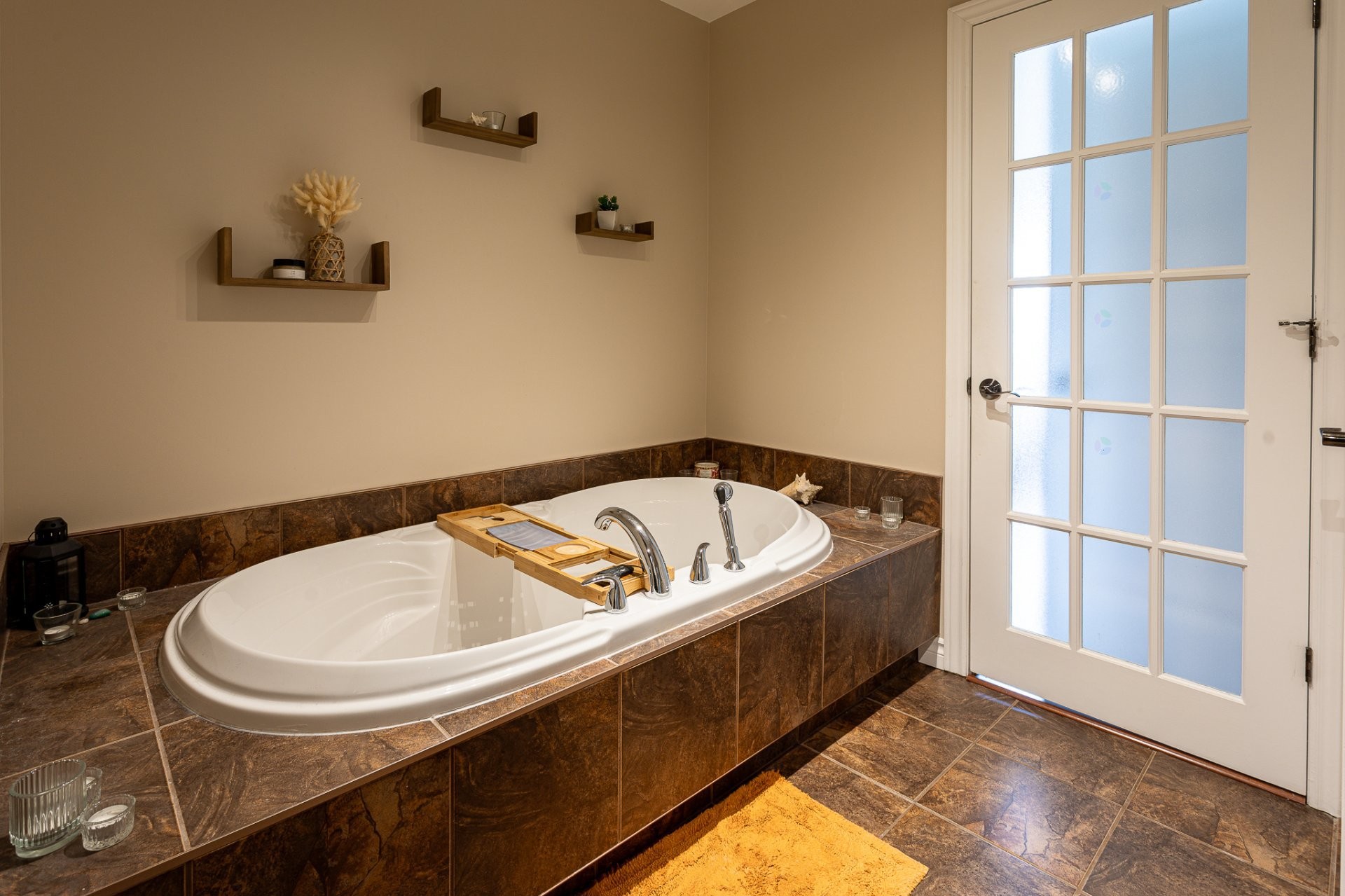 









17930


Rue Beaupré

, 6,
Bécancour,




QC
G9H0B8


