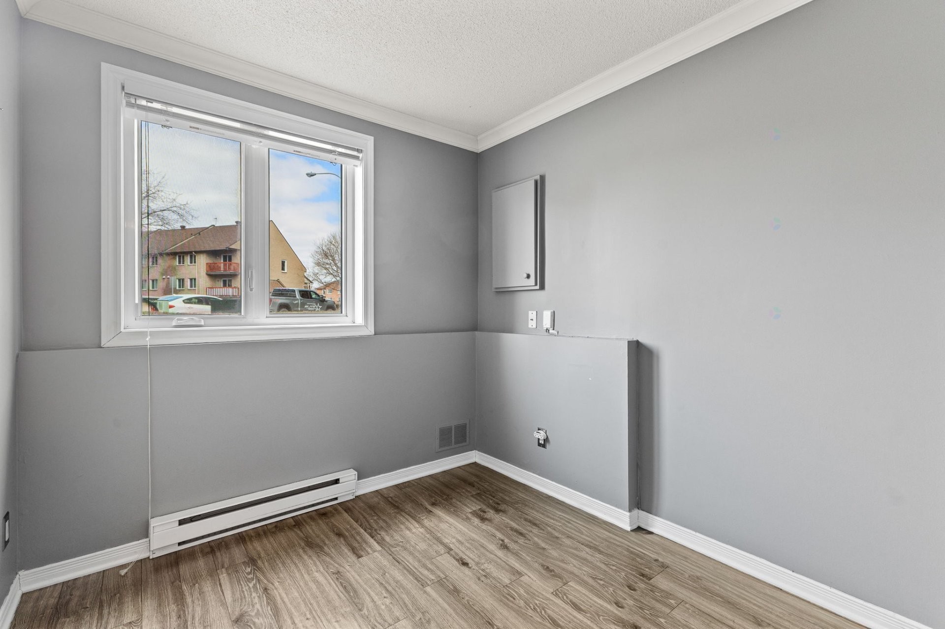 









11


Rue de la Falaise

, 1,
Gatineau (Hull),




QC
J8Z3H5

