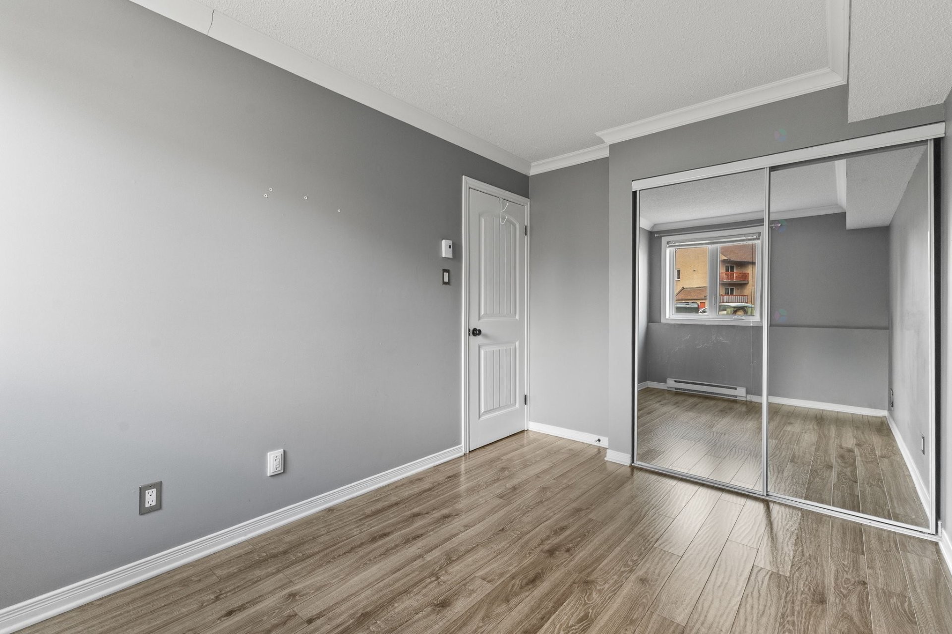 









11


Rue de la Falaise

, 1,
Gatineau (Hull),




QC
J8Z3H5

