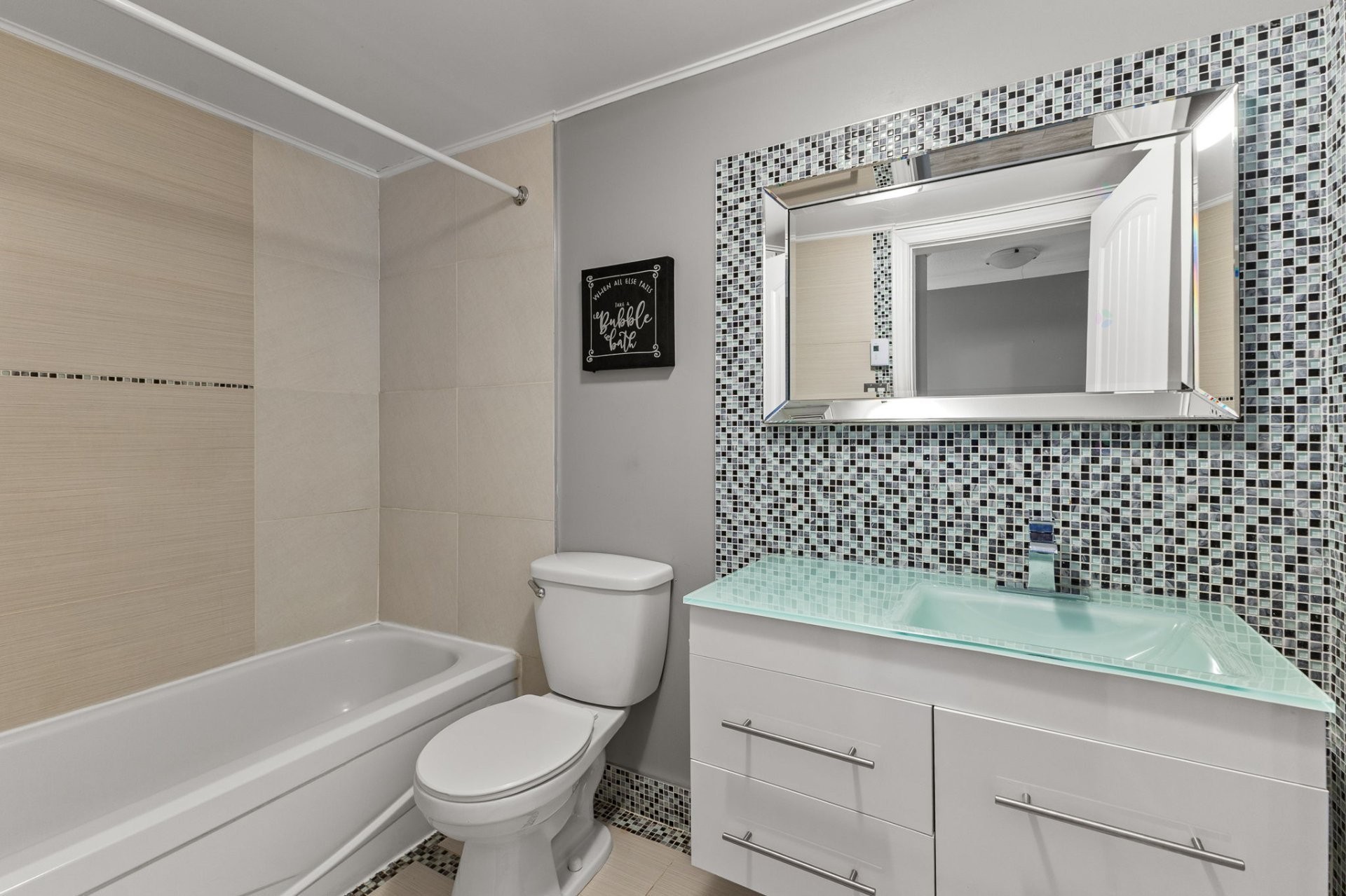 









11


Rue de la Falaise

, 1,
Gatineau (Hull),




QC
J8Z3H5

