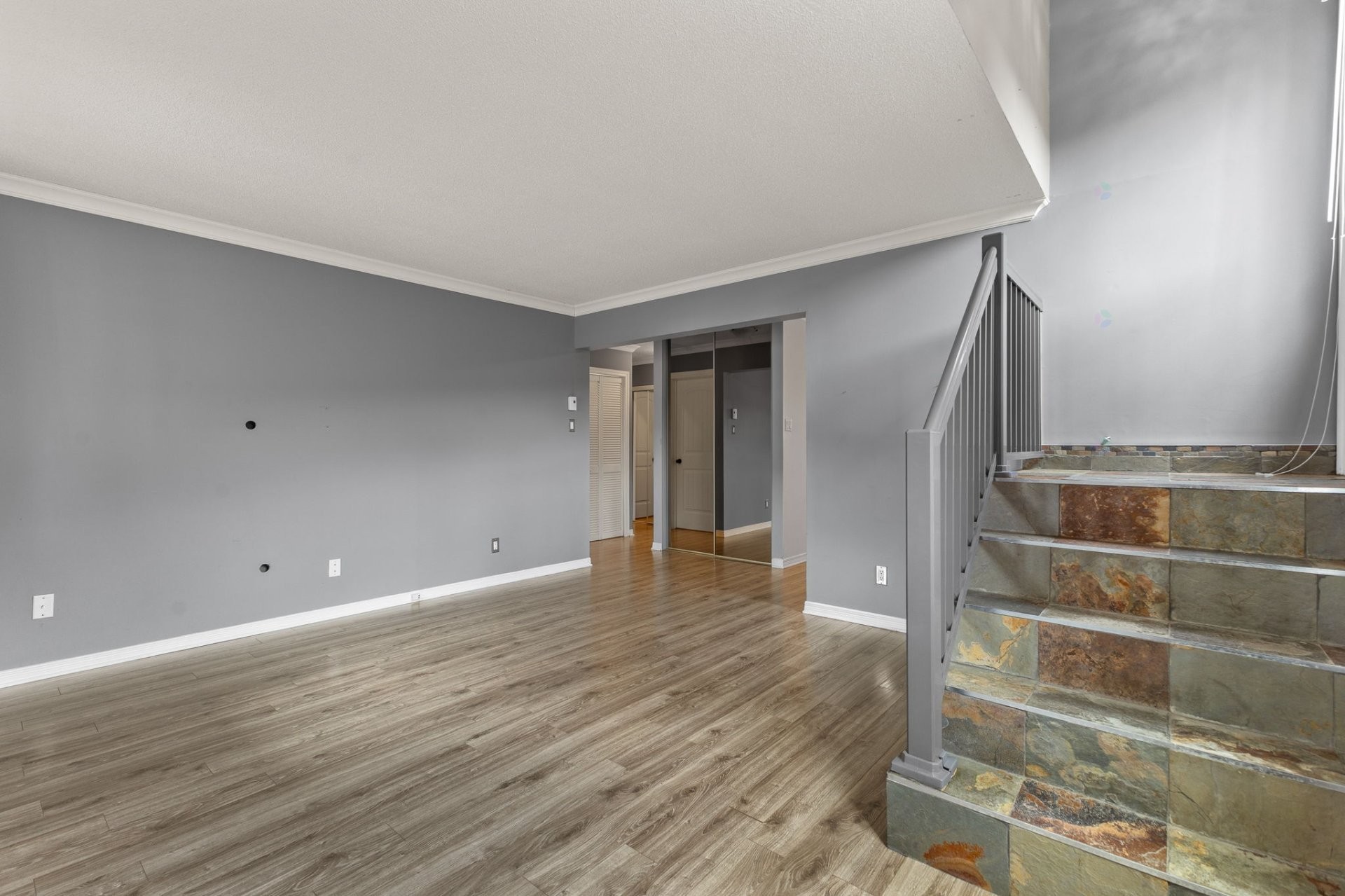 









11


Rue de la Falaise

, 1,
Gatineau (Hull),




QC
J8Z3H5

