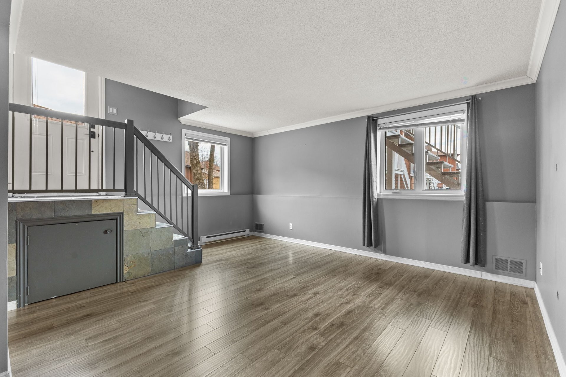 









11


Rue de la Falaise

, 1,
Gatineau (Hull),




QC
J8Z3H5

