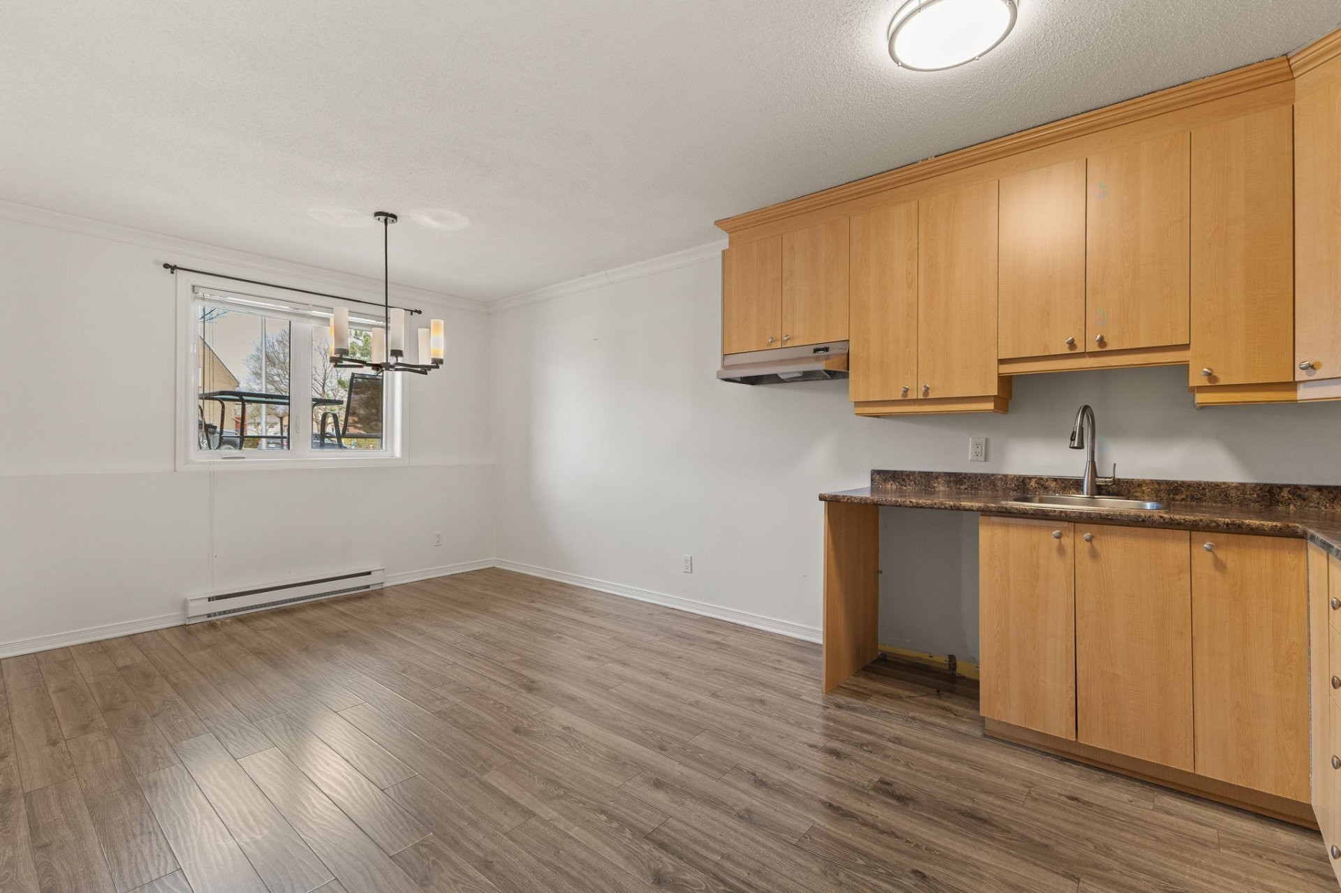 









11


Rue de la Falaise

, 1,
Gatineau (Hull),




QC
J8Z3H5

