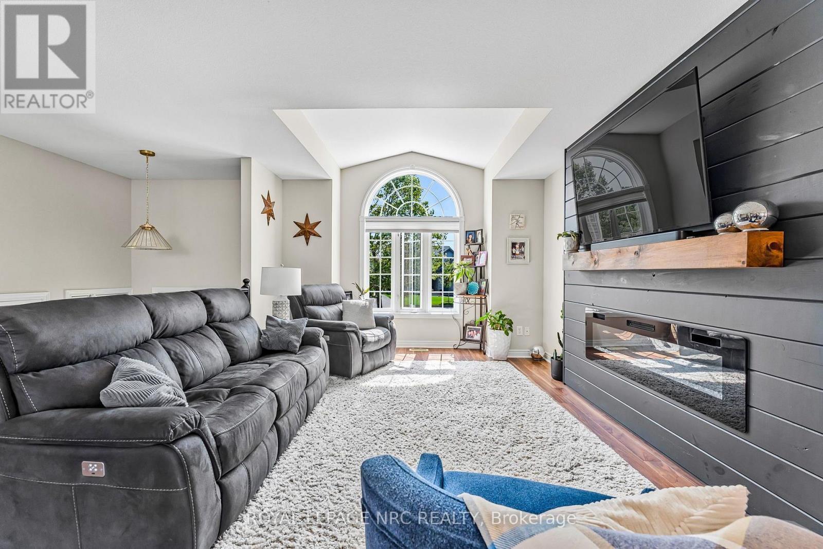 












3584 CARVER STREET

,
Fort Erie (Stevensville),




Ontario
L0S1S0


