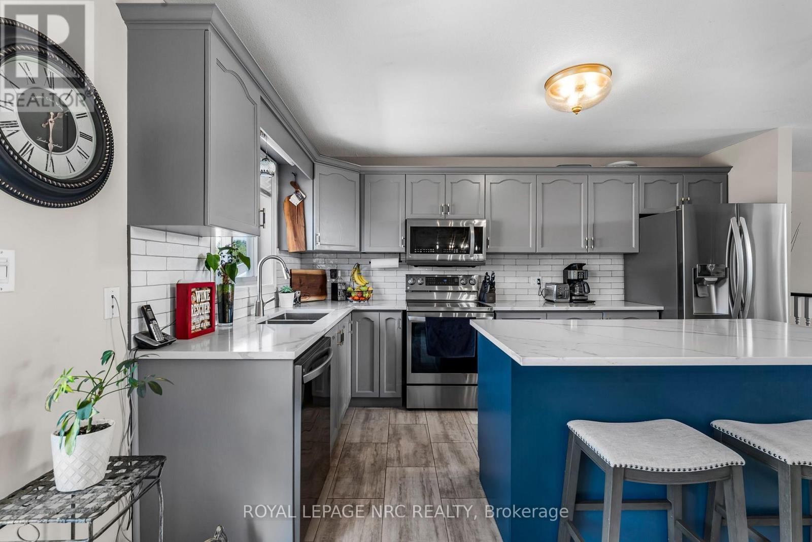 












3584 CARVER STREET

,
Fort Erie (Stevensville),




Ontario
L0S1S0

