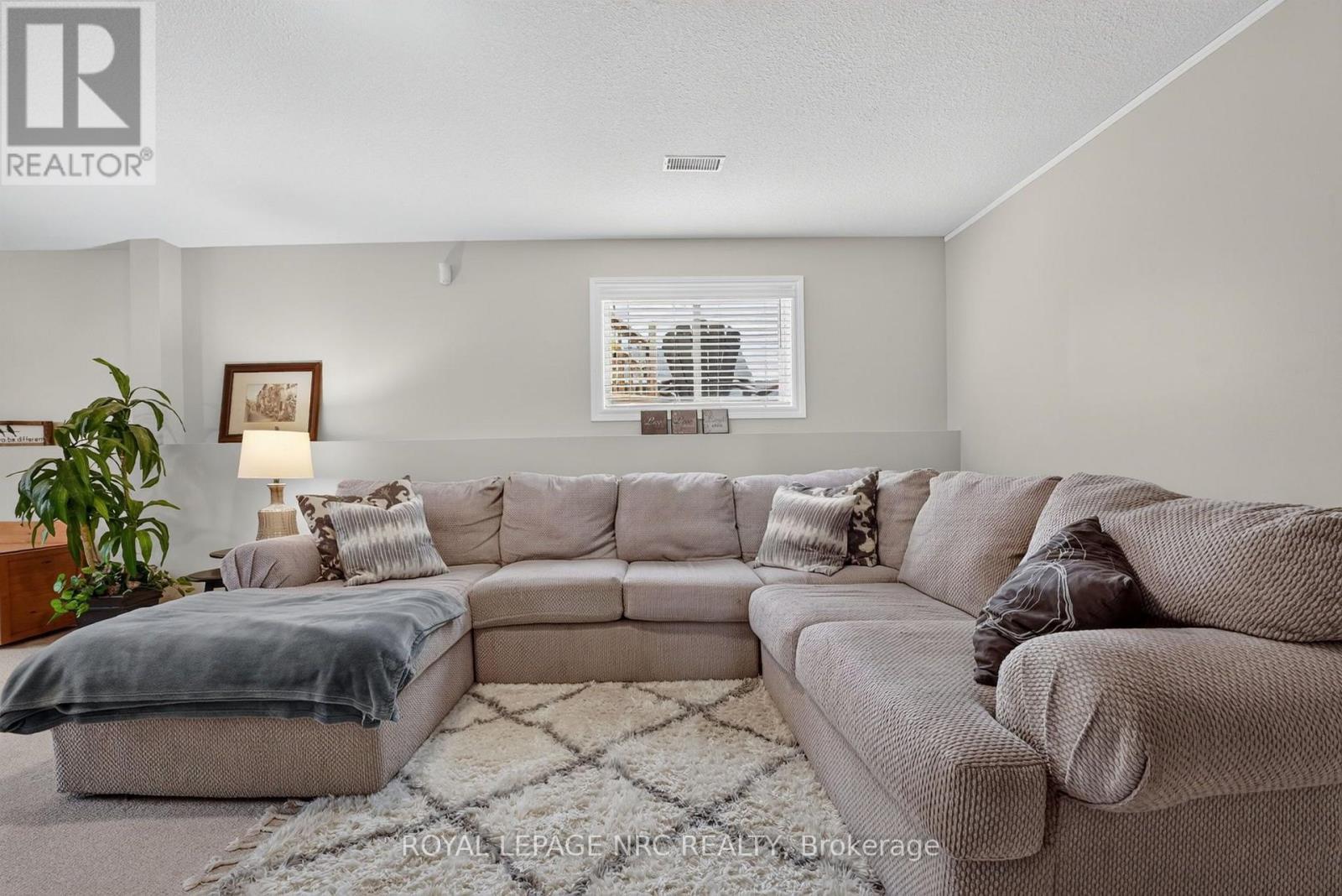 












3584 CARVER STREET

,
Fort Erie (Stevensville),




Ontario
L0S1S0

