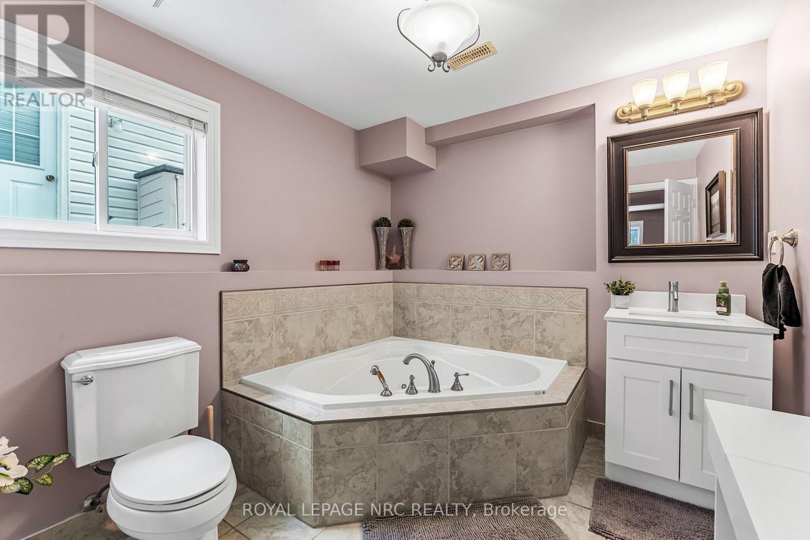 












3584 CARVER STREET

,
Fort Erie (Stevensville),




Ontario
L0S1S0

