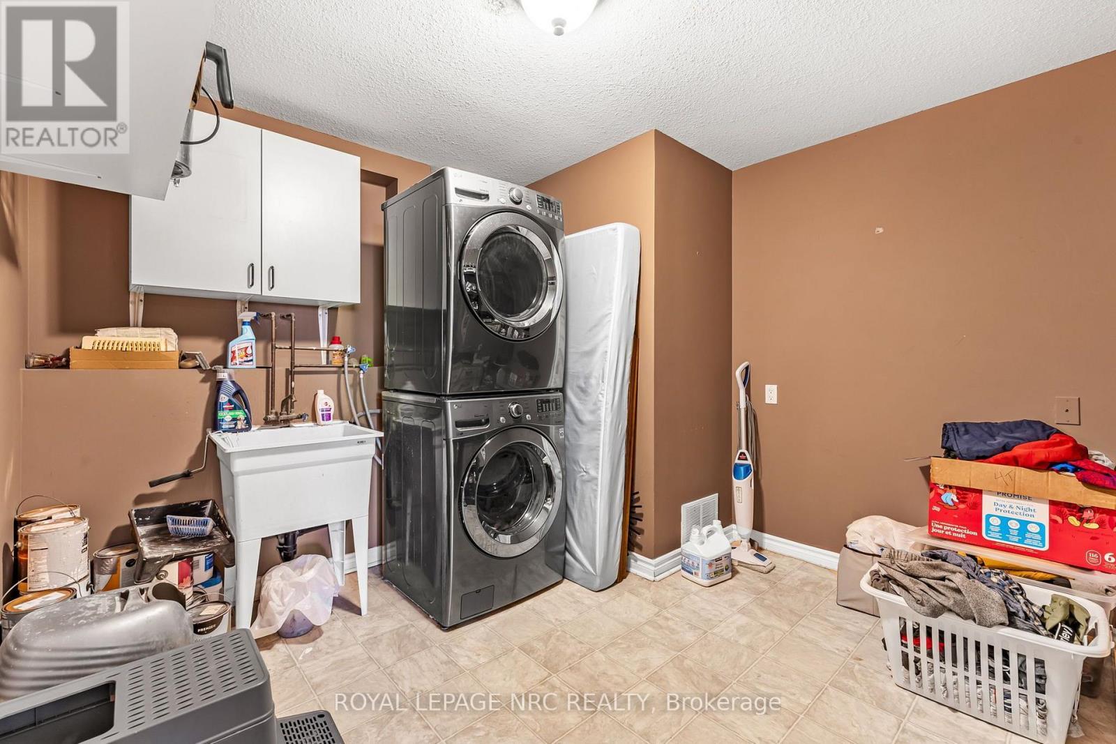 












3584 CARVER STREET

,
Fort Erie (Stevensville),




Ontario
L0S1S0

