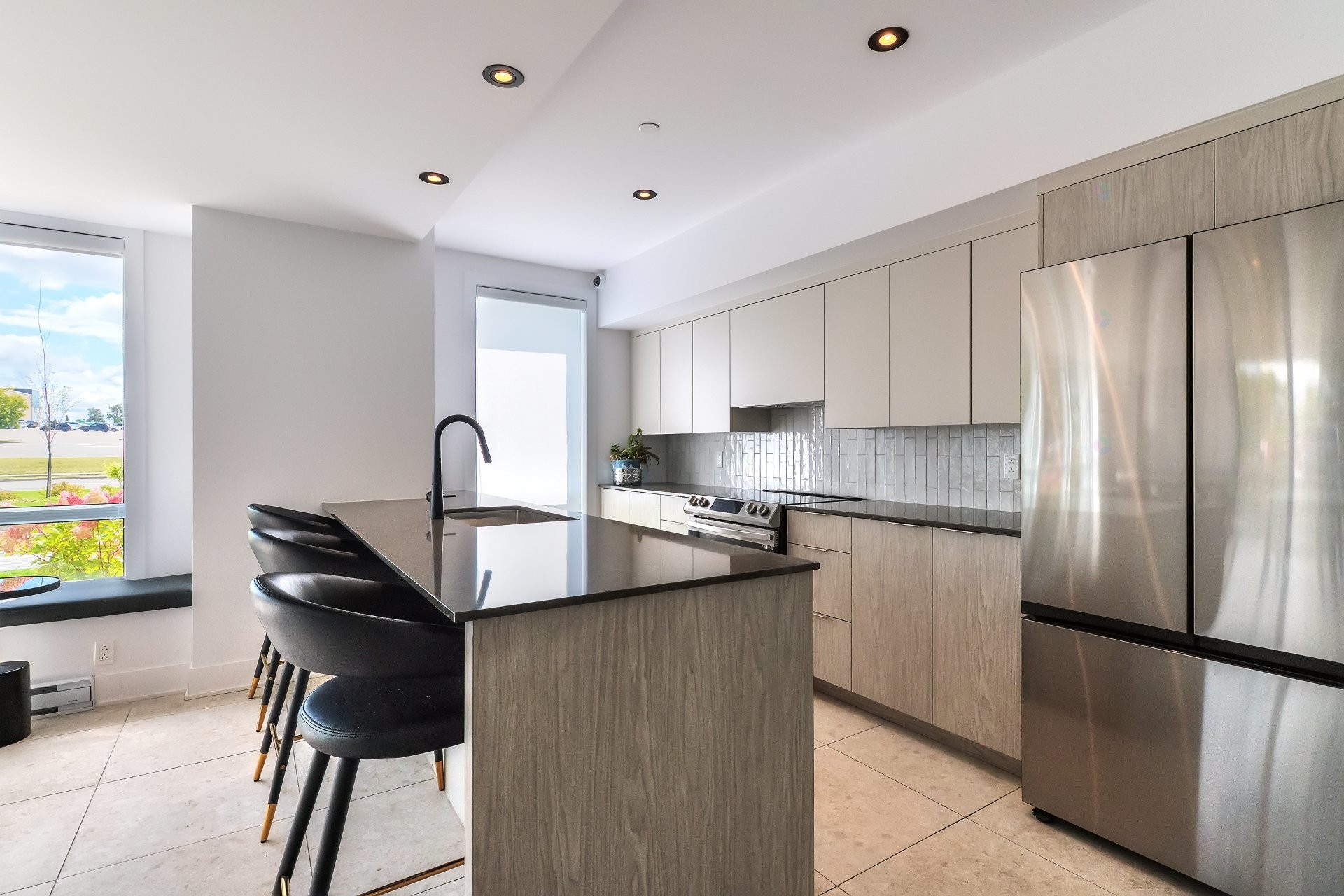 









365


Boul. Brunswick

, 602,
Pointe-Claire,




QC
H9R0H3

