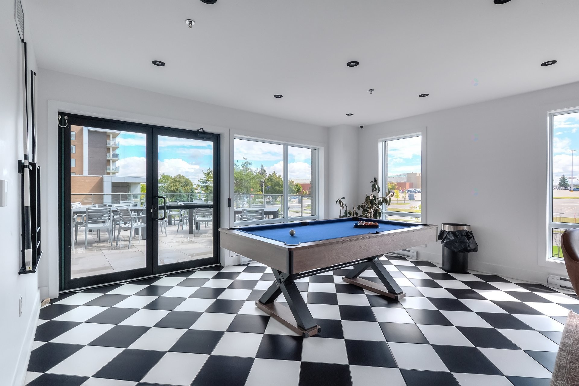 









365


Boul. Brunswick

, 602,
Pointe-Claire,




QC
H9R0H3

