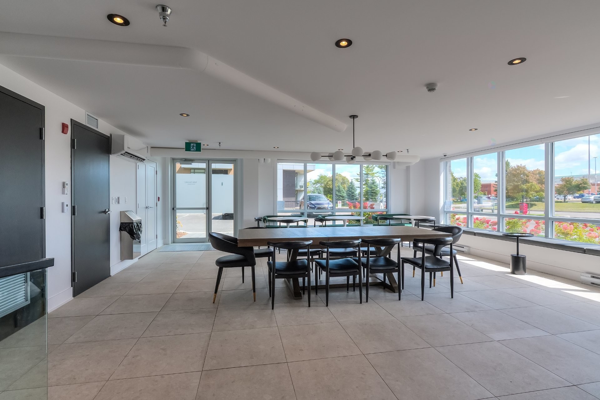 









365


Boul. Brunswick

, 602,
Pointe-Claire,




QC
H9R0H3

