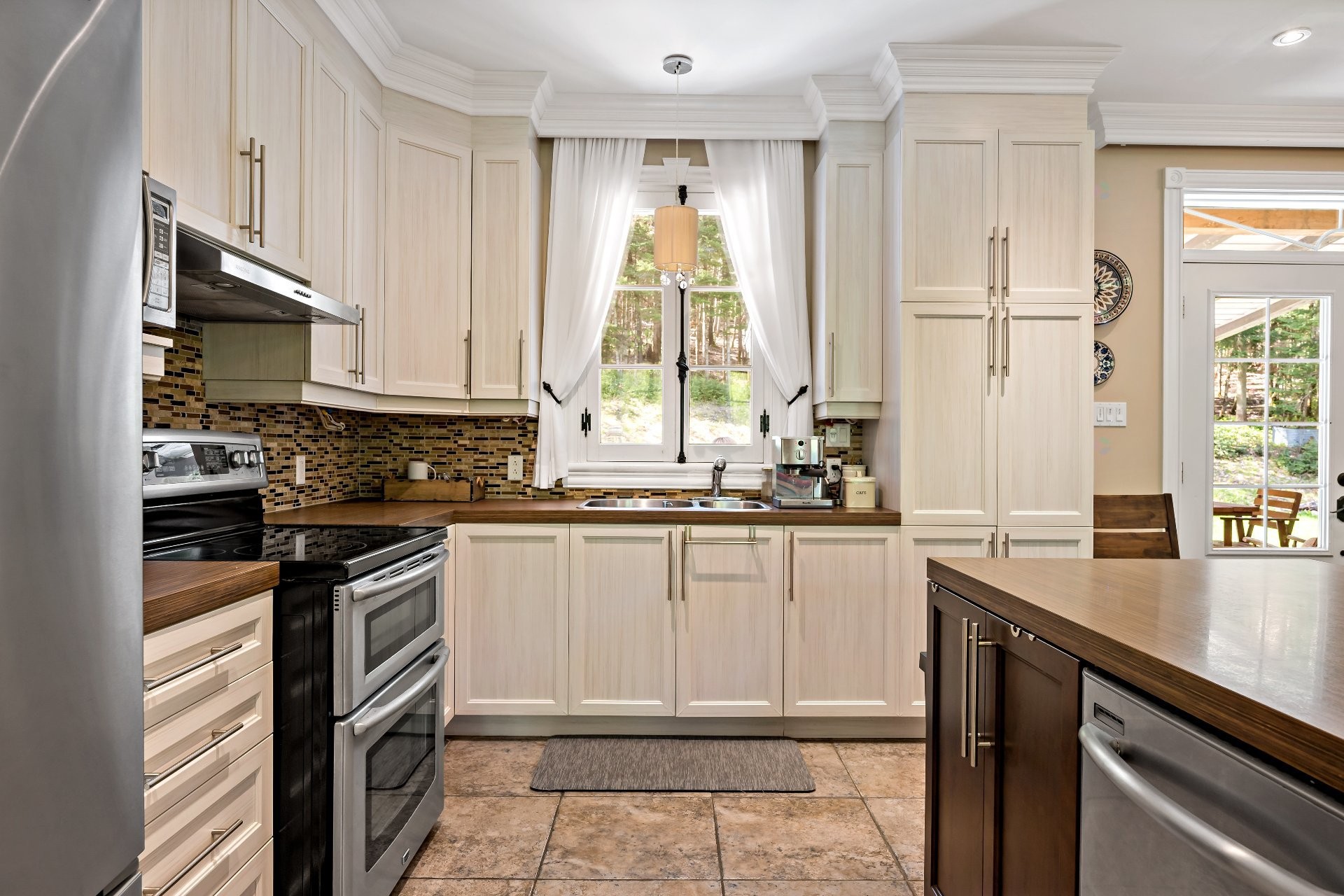 









250


Ch. du Lac-des-Sables

,
Sainte-Agathe-des-Monts,




QC
J8C2Z7


