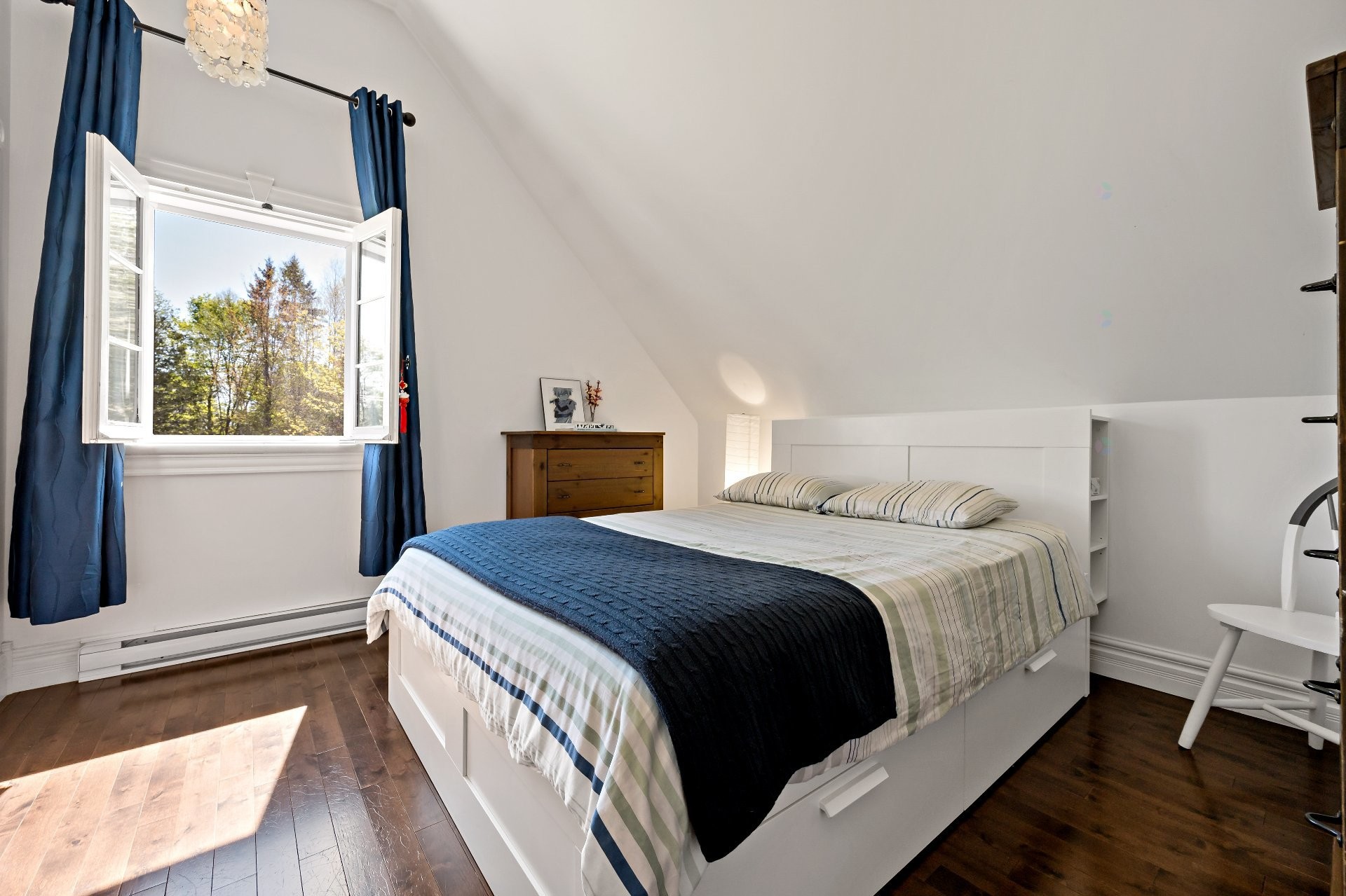 









250


Ch. du Lac-des-Sables

,
Sainte-Agathe-des-Monts,




QC
J8C2Z7

