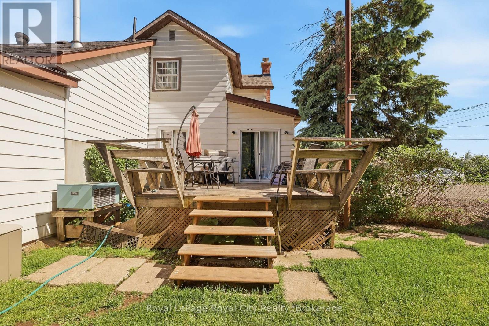 












96 BEAUMONT CRESCENT

,
Guelph (Grange Road),




Ontario
N1E6B1

