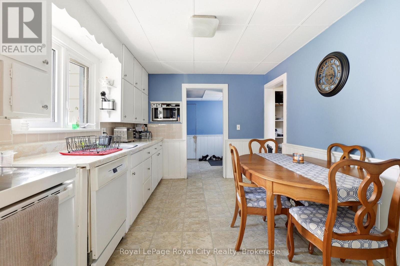 












96 BEAUMONT CRESCENT

,
Guelph (Grange Road),




Ontario
N1E6B1

