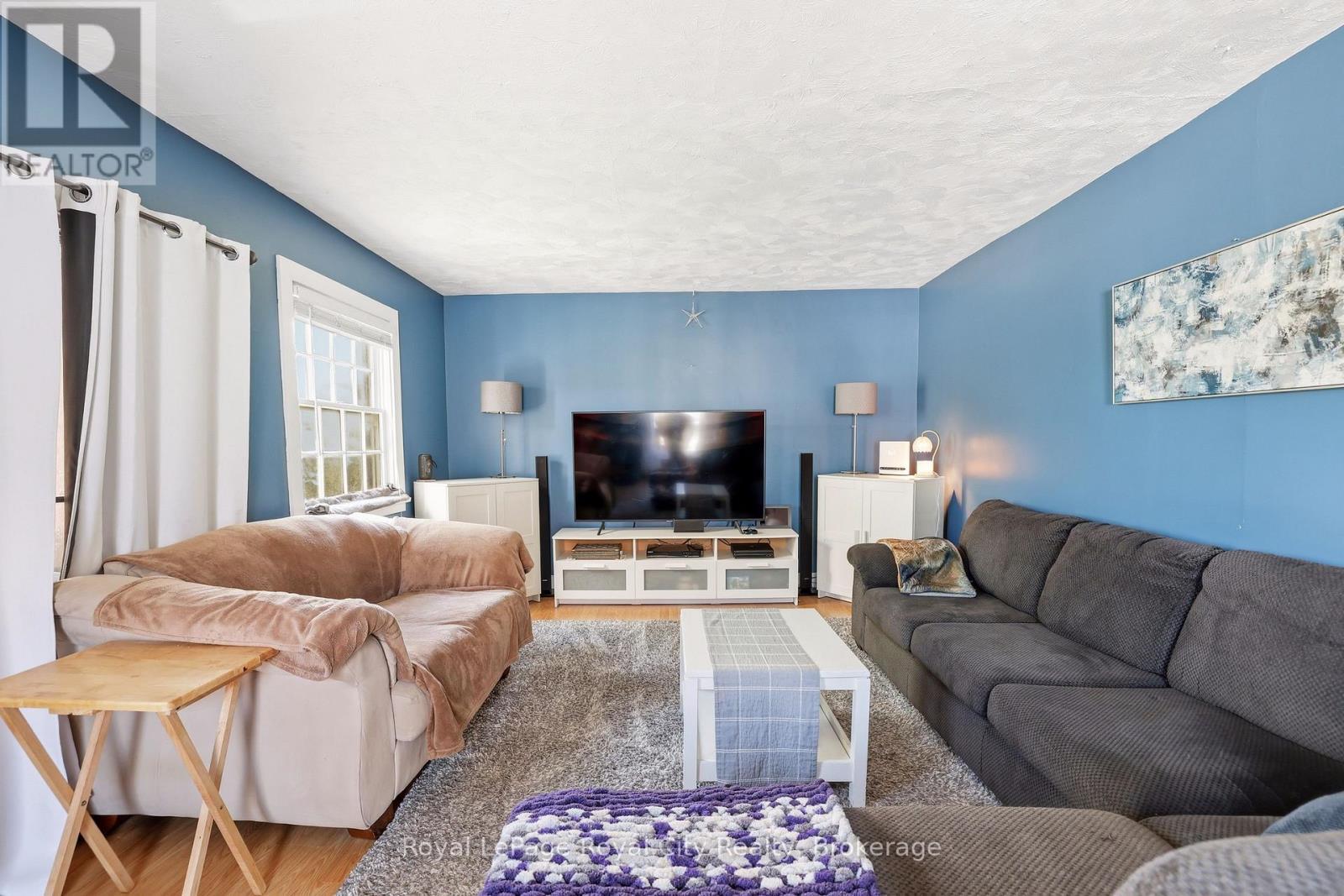 












96 BEAUMONT CRESCENT

,
Guelph (Grange Road),




Ontario
N1E6B1

