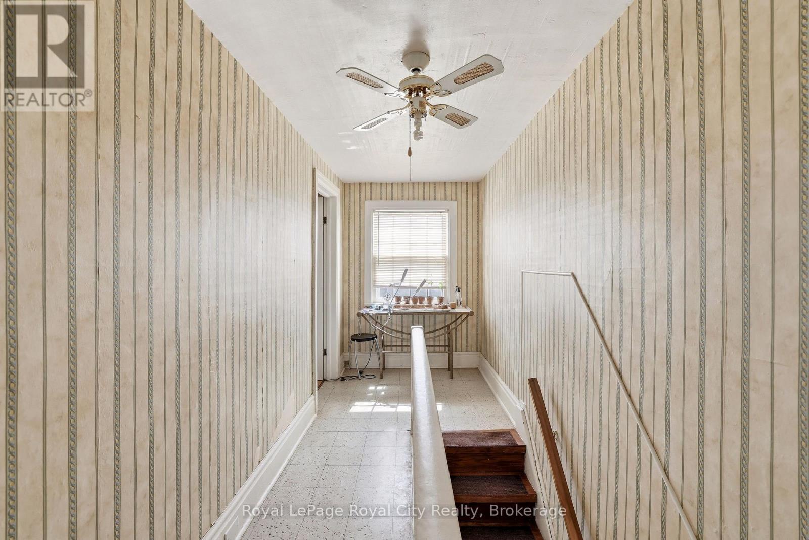 












96 BEAUMONT CRESCENT

,
Guelph (Grange Road),




Ontario
N1E6B1

