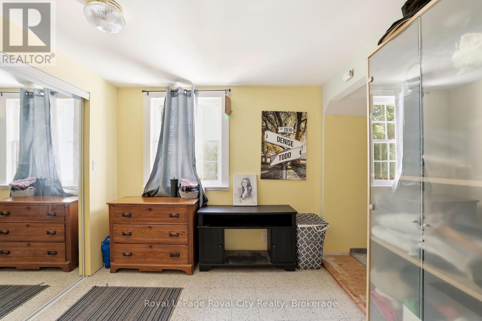 












96 BEAUMONT CRESCENT

,
Guelph (Grange Road),




Ontario
N1E6B1

