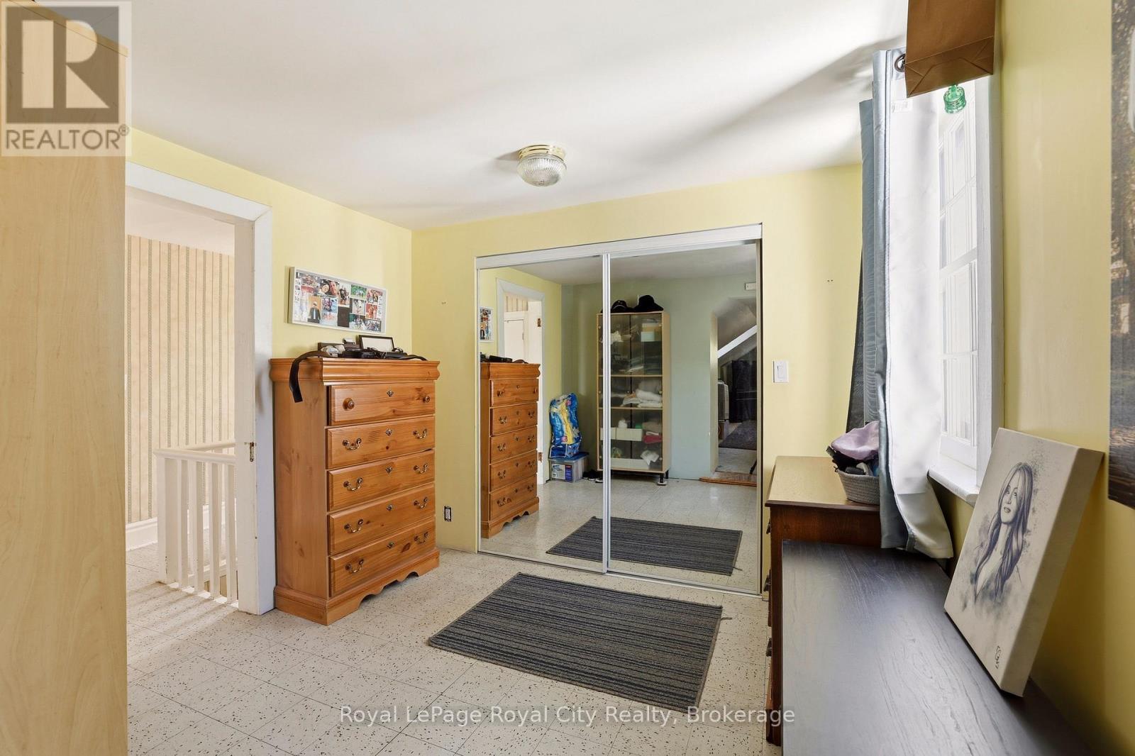 












96 BEAUMONT CRESCENT

,
Guelph (Grange Road),




Ontario
N1E6B1

