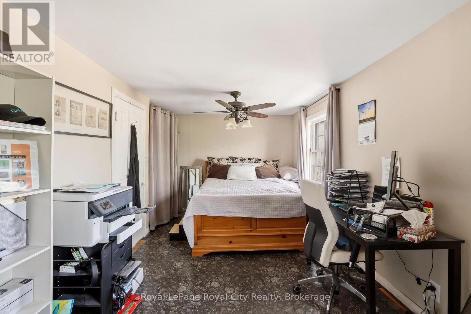 












96 BEAUMONT CRESCENT

,
Guelph (Grange Road),




Ontario
N1E6B1

