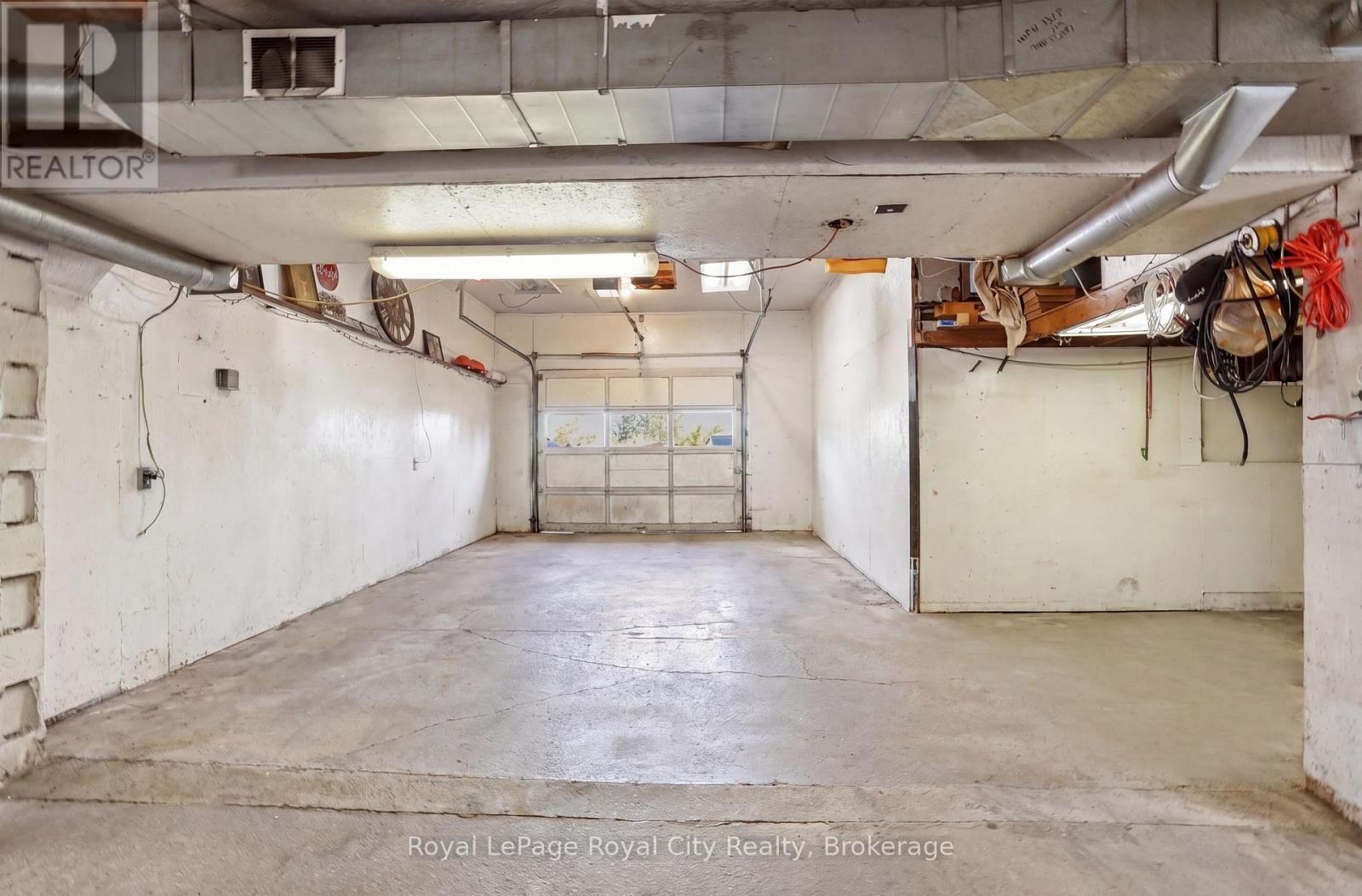 












96 BEAUMONT CRESCENT

,
Guelph (Grange Road),




Ontario
N1E6B1

