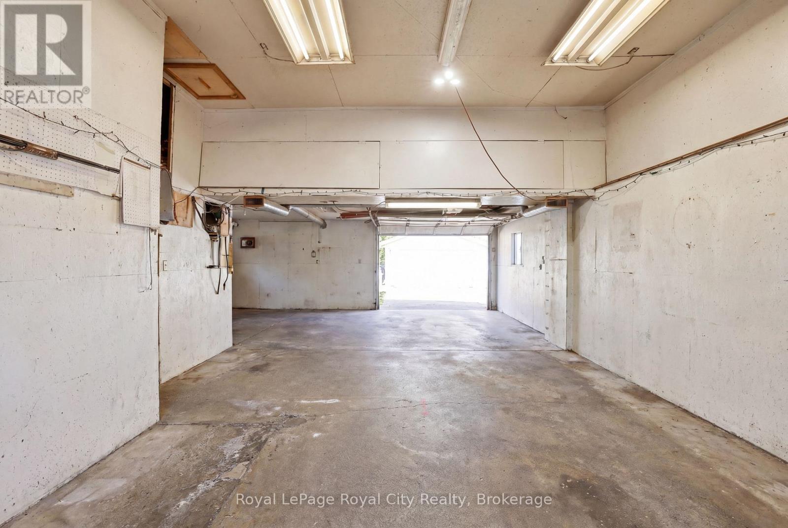 












96 BEAUMONT CRESCENT

,
Guelph (Grange Road),




Ontario
N1E6B1

