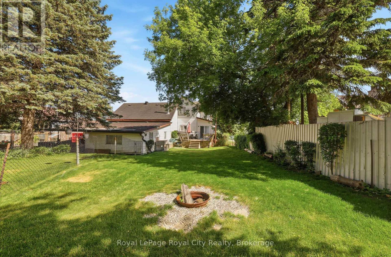 












96 BEAUMONT CRESCENT

,
Guelph (Grange Road),




Ontario
N1E6B1

