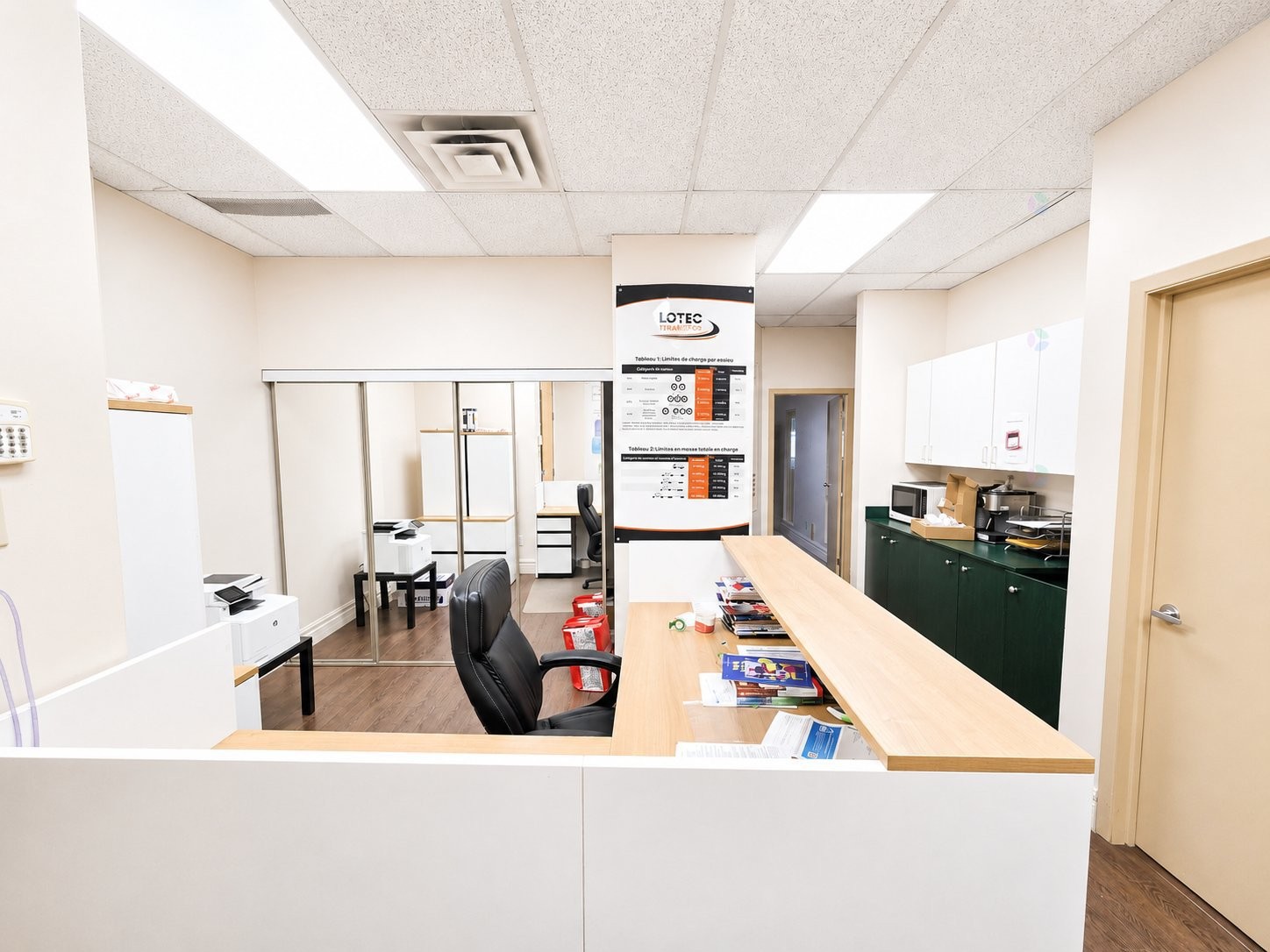 









1605


Desserte Nord Laval (A-440) O.

, 214A,
Laval (Chomedey),




QC
H7L3W3

