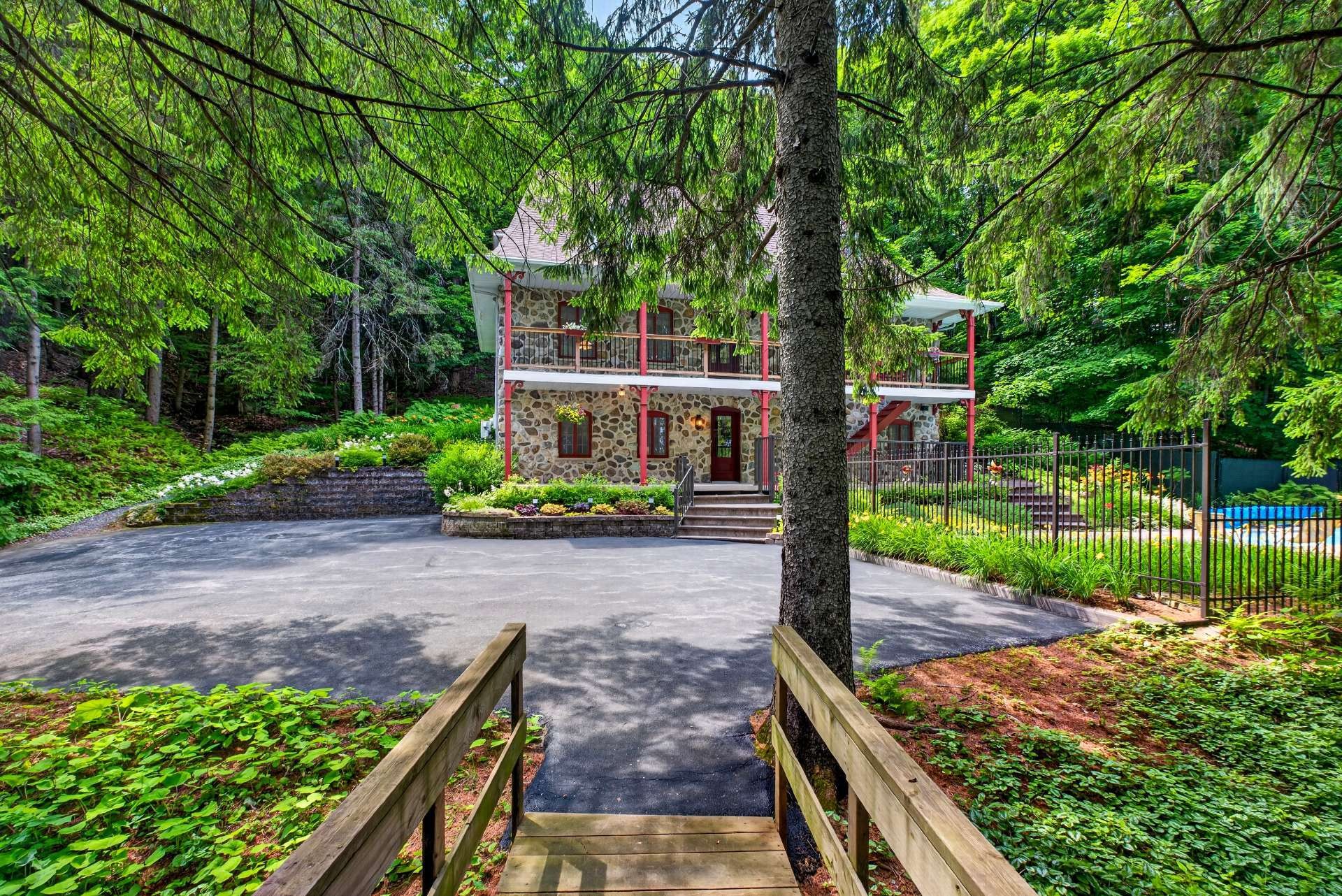 









751


Ch. Duplessis

,
Sherbrooke (Fleurimont),




QC
J1E4J7

