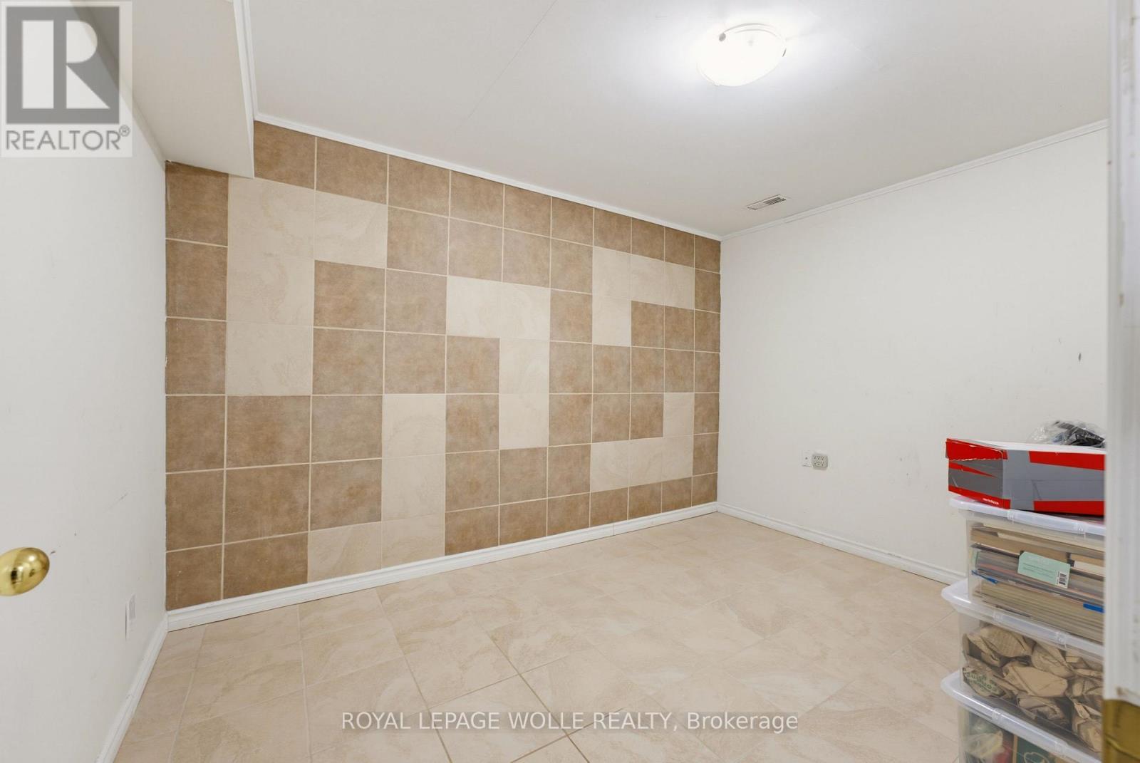












5 EUGENE DRIVE

,
Guelph,




Ontario
N1L1P6

