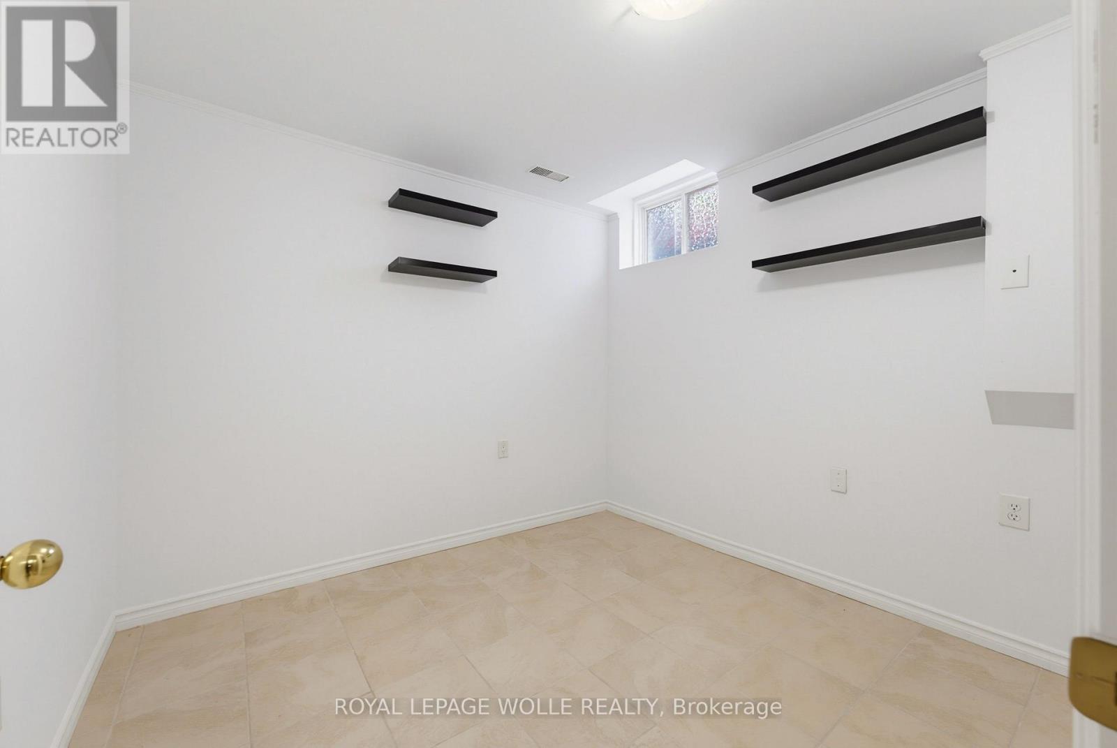 












5 EUGENE DRIVE

,
Guelph,




Ontario
N1L1P6

