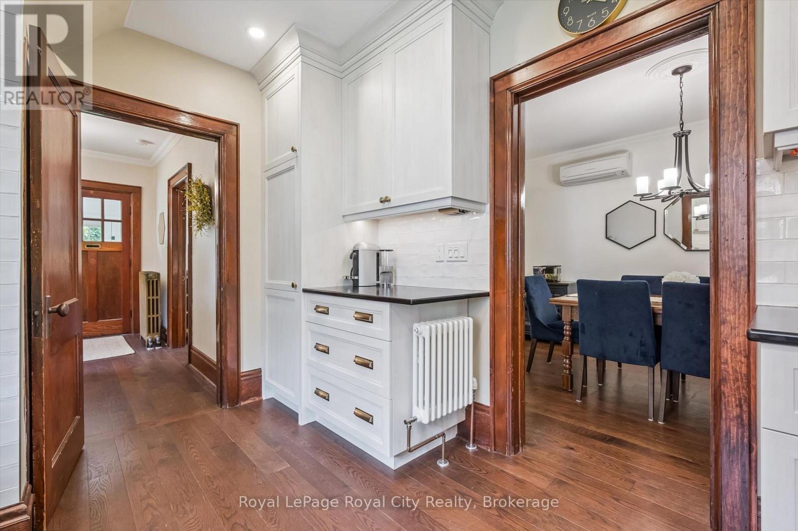 












83 DURHAM STREET

,
Guelph (Downtown),




Ontario
N1H2Y4


