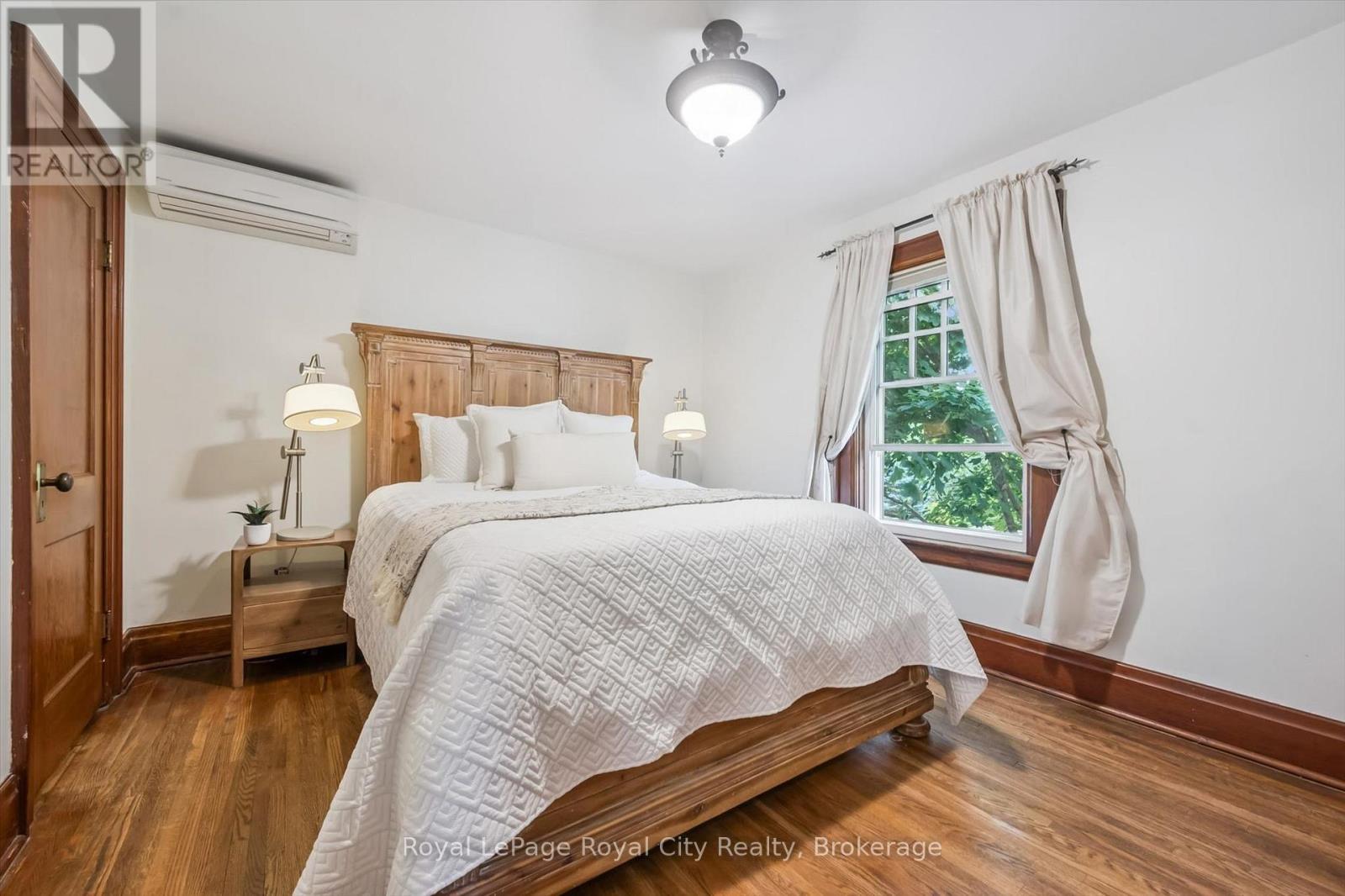 












83 DURHAM STREET

,
Guelph (Downtown),




Ontario
N1H2Y4

