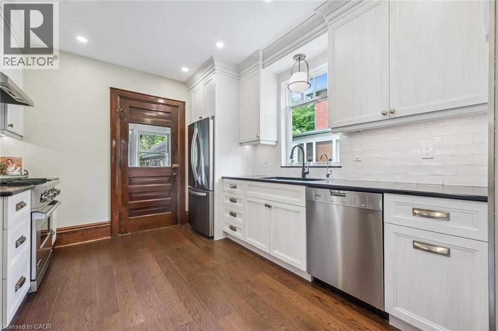 












83 DURHAM Street

,
Guelph,




Ontario
N1H2Y4

