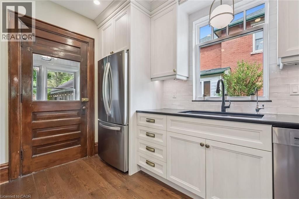 












83 DURHAM Street

,
Guelph,




Ontario
N1H2Y4

